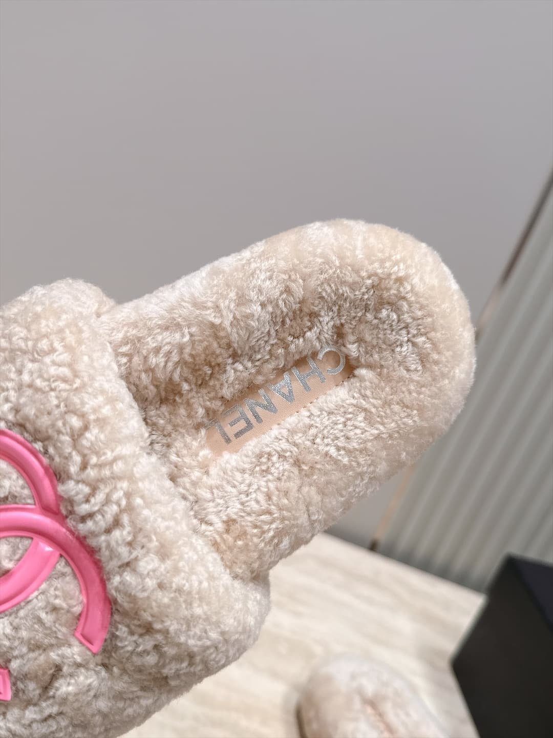 D3772 Chanel New-style fur slippers! — image 7