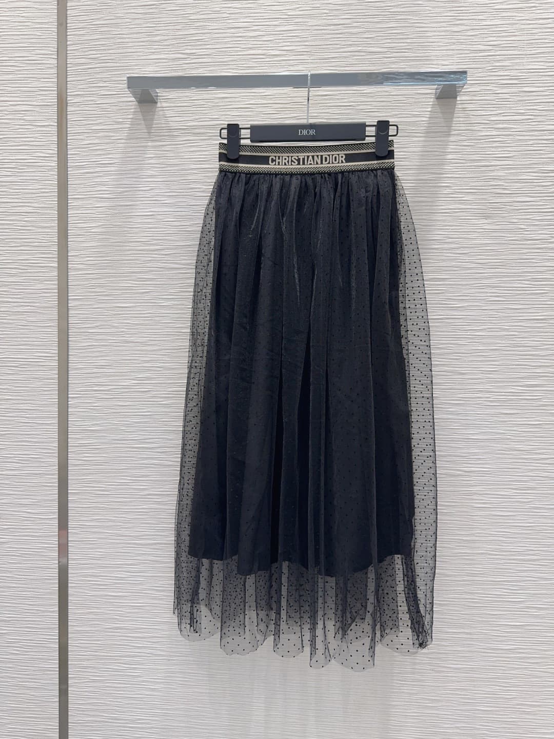 C18515 2026SS New Model: Clover-embroidered T-shirt + polka-dot velvet mesh skirt, round-necked short-sleeved T-shirt that looks cute. The clover embroidery on the chest serves as a subtle symbol of good luck; the stitching is fine, as if luck is “worn” o — image 2