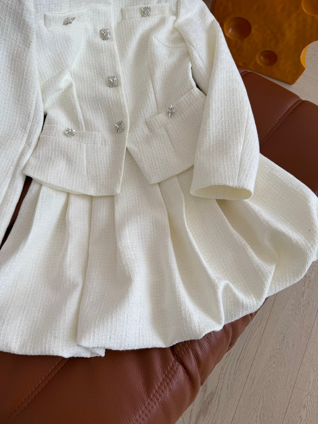 C18412 Elegant style, vintage/retro fashion,假两件 design dress suitable for important occasions. Perfect for daily commuting. Designed with a coat and half-skirt combination, highlighting a perfect body proportion. It mimics the look of vintage Korean drama — image 6
