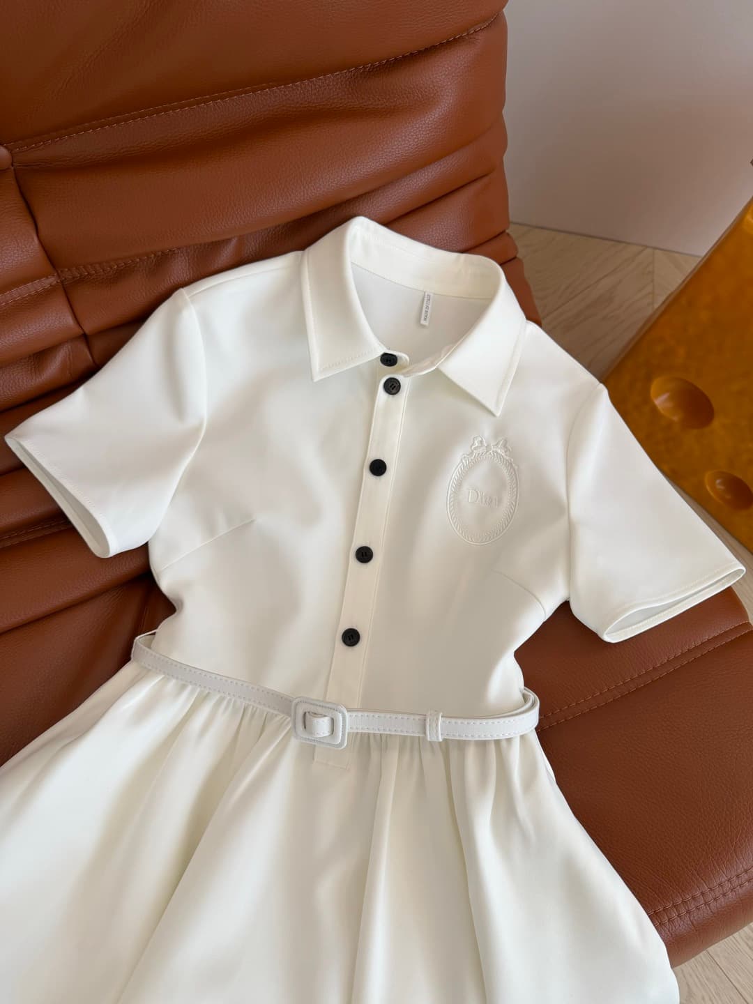 C18418 26 spring/summer new model – badge and logo embroidered dress. Classic D-style dress, elegant and stylish. Absolutely worth buying. It can be worn for any occasion, and it looks great in photos too. Three sizes available in two colors, with a three — image 3
