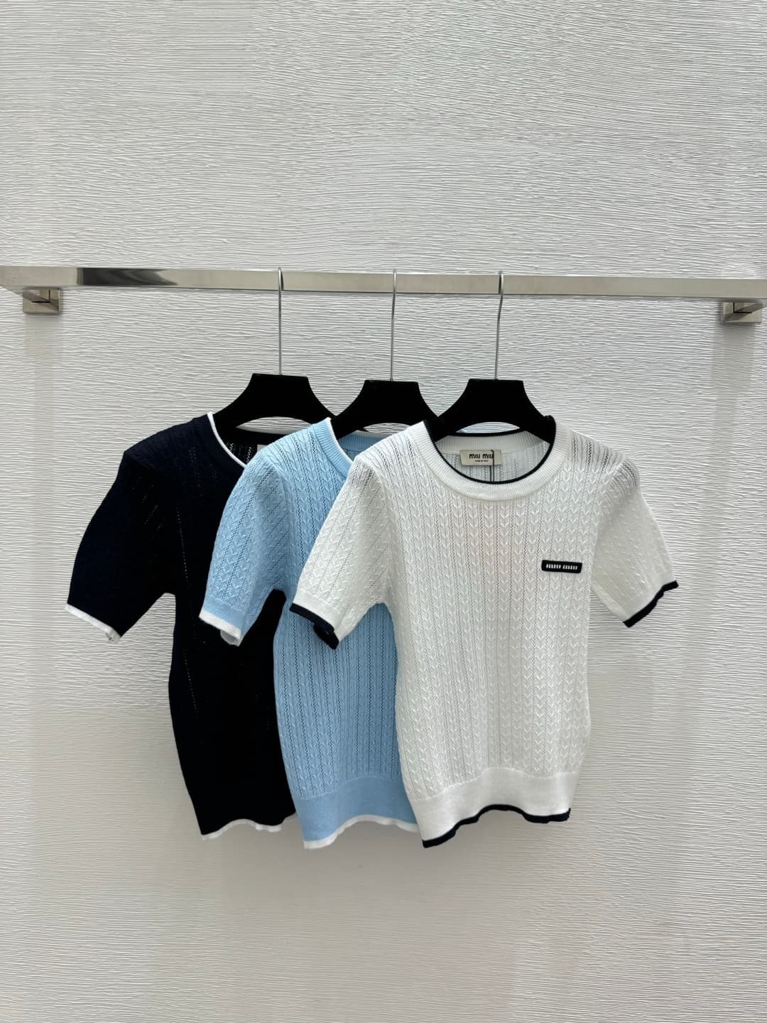 C18477 ❤️pp     miuhome🎉 New early spring collection. Simple round-necked knit short sleeves with contrasting colors: white, blue, navy. Sizes: 36.38.40.A2000250 — image 1