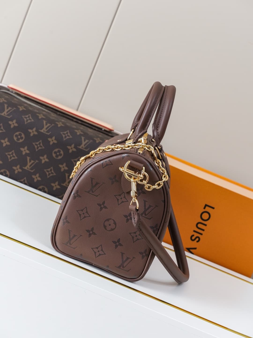 C5258 【Dynamic 163c01 Chip】M26691 brownish tone – premium original items 【Exclusive background footage】 This Speedy Bandoulière 25 handbag features leather with a soft texture similar to a pillow, adding a modern touch to the LV Bliss series. The classic  — image 2