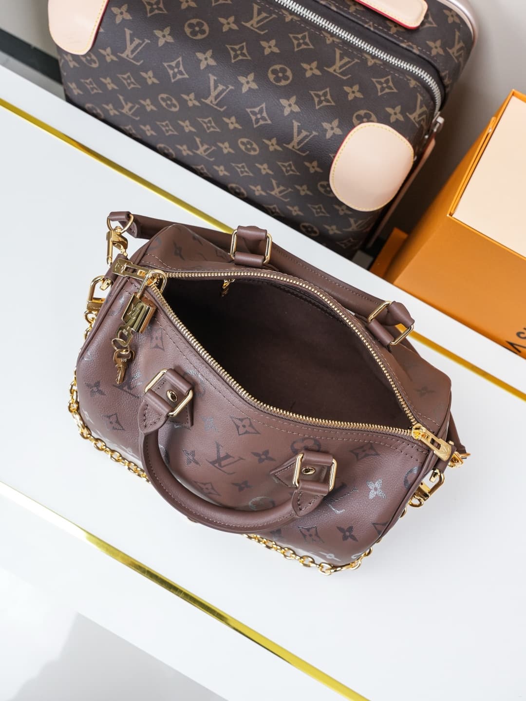 C5258 【Dynamic 163c01 Chip】M26691 brownish tone – premium original items 【Exclusive background footage】 This Speedy Bandoulière 25 handbag features leather with a soft texture similar to a pillow, adding a modern touch to the LV Bliss series. The classic  — image 7