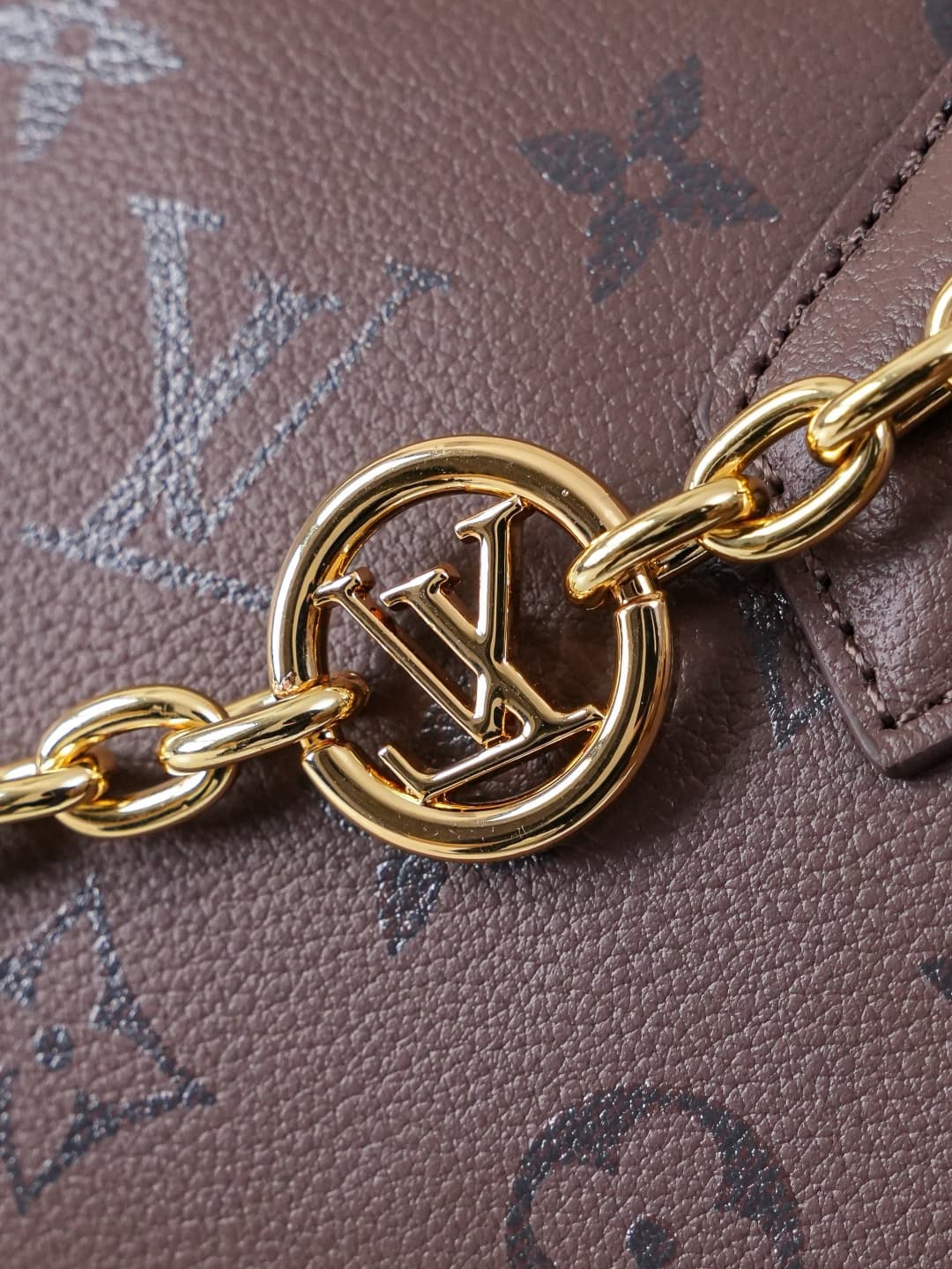 C5258 【Dynamic 163c01 Chip】M26691 brownish tone – premium original items 【Exclusive background footage】 This Speedy Bandoulière 25 handbag features leather with a soft texture similar to a pillow, adding a modern touch to the LV Bliss series. The classic  — image 8