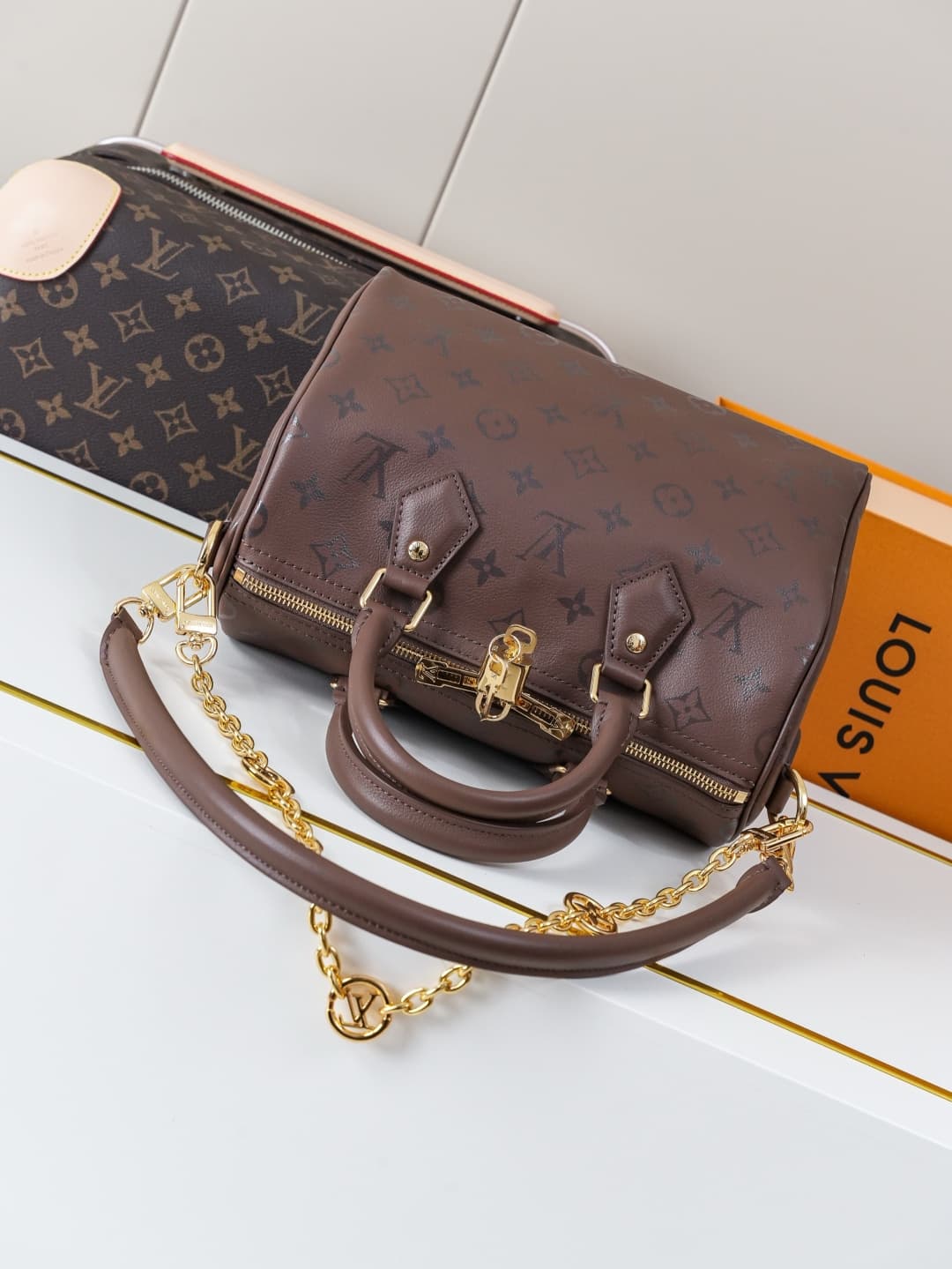 C5258 【Dynamic 163c01 Chip】M26691 brownish tone – premium original items 【Exclusive background footage】 This Speedy Bandoulière 25 handbag features leather with a soft texture similar to a pillow, adding a modern touch to the LV Bliss series. The classic  — image 4