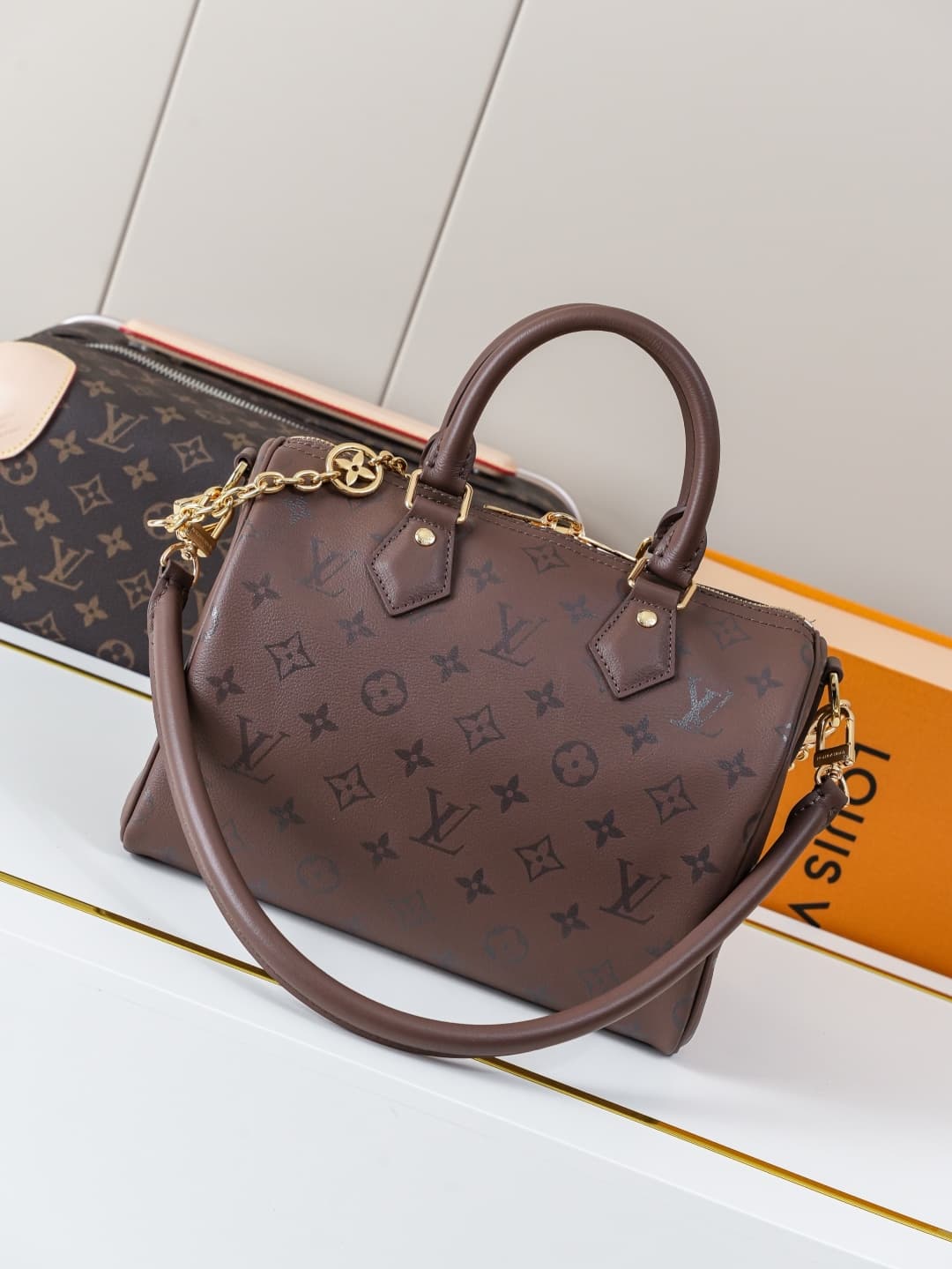 C5258 【Dynamic 163c01 Chip】M26691 brownish tone – premium original items 【Exclusive background footage】 This Speedy Bandoulière 25 handbag features leather with a soft texture similar to a pillow, adding a modern touch to the LV Bliss series. The classic  — image 3