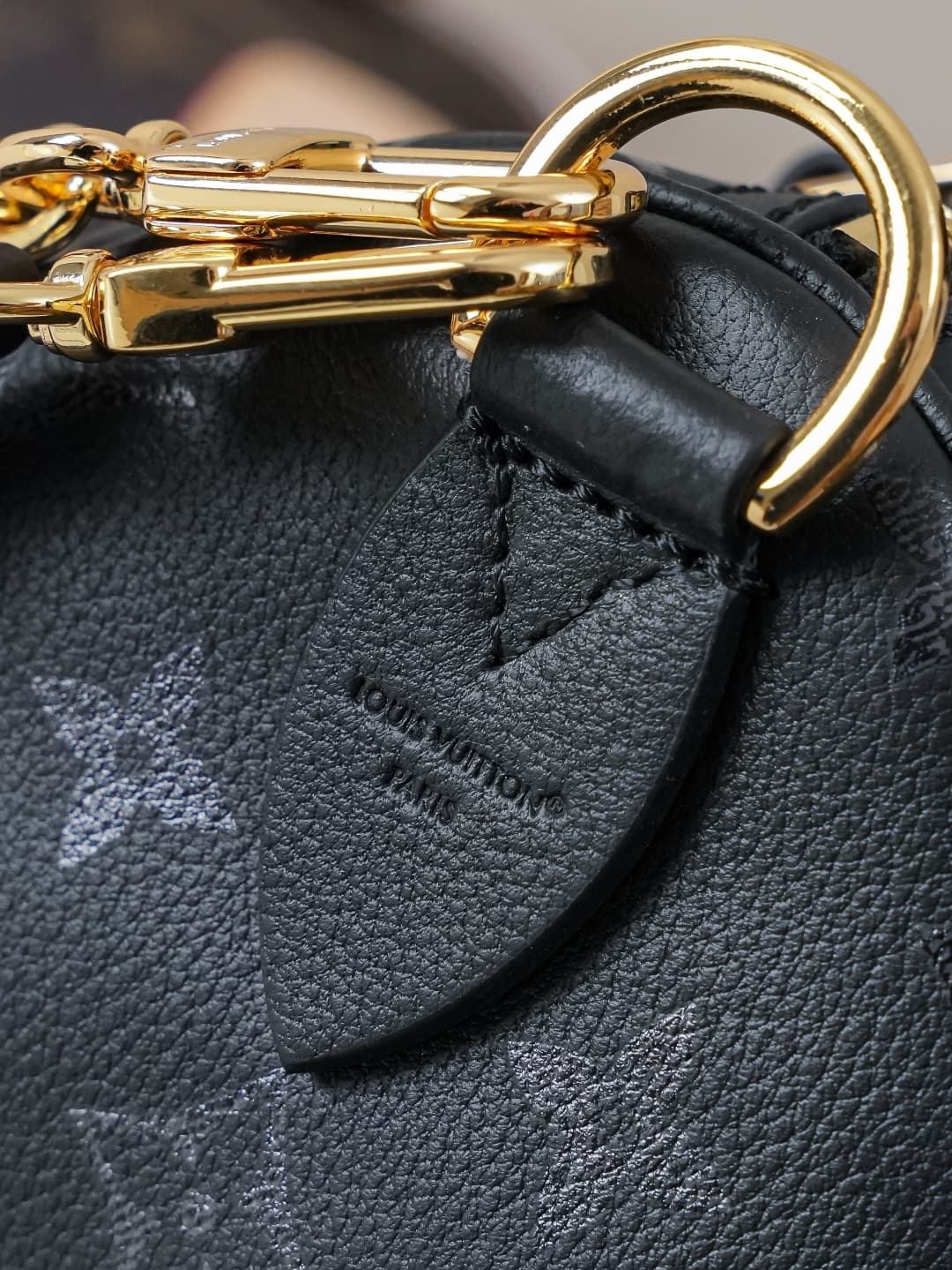 C5256 [Dynamic 163c01 Chip] M26486 Black – Exclusive original items [Exclusive background footage] This Speedy Bandoulière 25 handbag features leather with a soft, pillow-like texture, adding a modern touch to the LV Bliss series. The classic Monogram pat — image 6