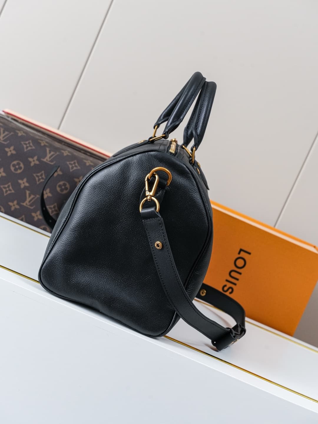 C5260 【Dynamic 163c01 Chip】M24891 Black – Exclusive original model 【Exclusive background footage】 This Speedy Soft 30 handbag features soft cowhide leather in a Low Key style, offering a simple design that makes it an ideal companion for travel. The iconi — image 2