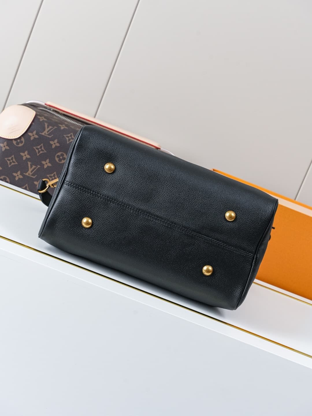 C5260 【Dynamic 163c01 Chip】M24891 Black – Exclusive original model 【Exclusive background footage】 This Speedy Soft 30 handbag features soft cowhide leather in a Low Key style, offering a simple design that makes it an ideal companion for travel. The iconi — image 5