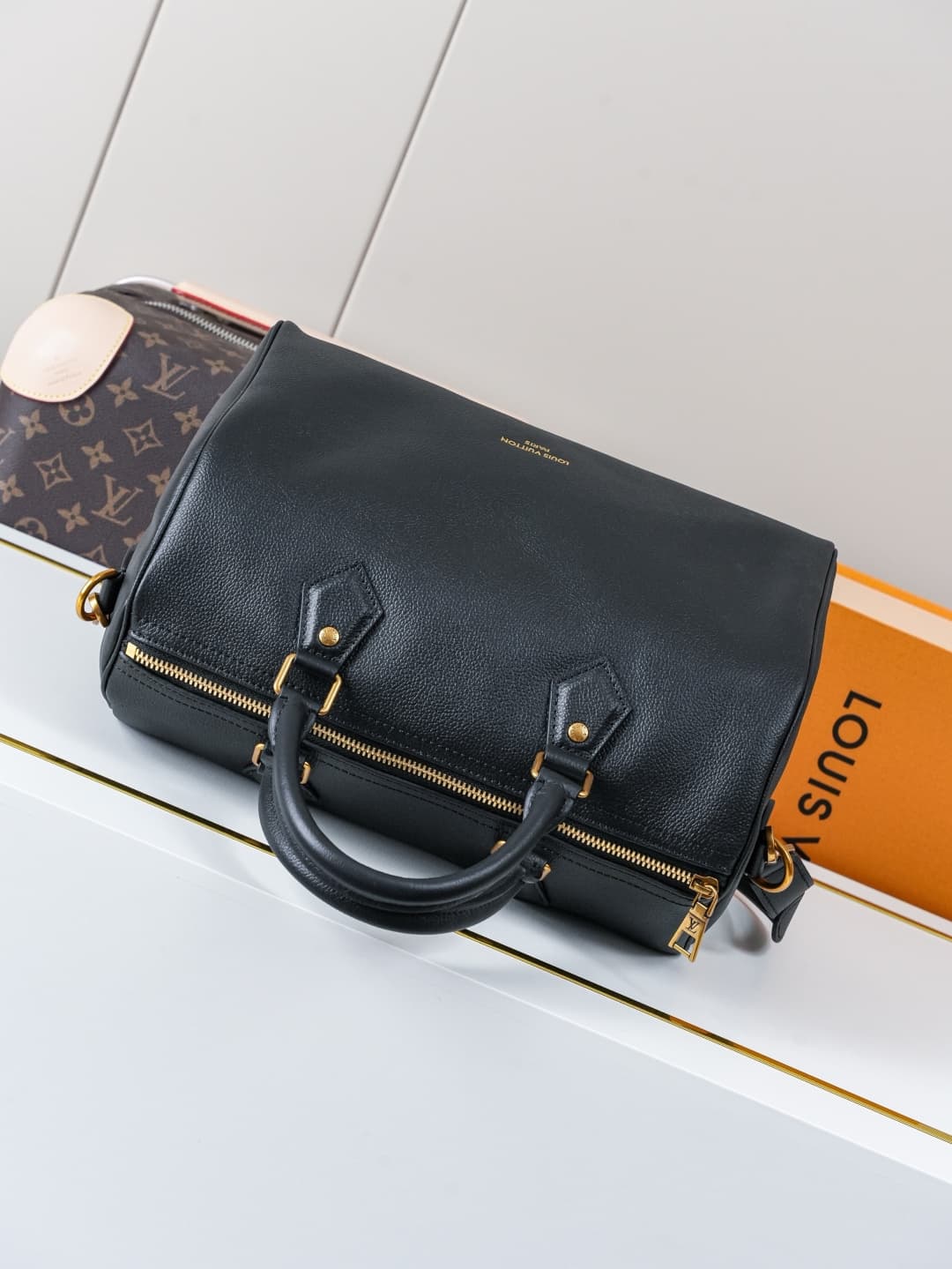 C5260 【Dynamic 163c01 Chip】M24891 Black – Exclusive original model 【Exclusive background footage】 This Speedy Soft 30 handbag features soft cowhide leather in a Low Key style, offering a simple design that makes it an ideal companion for travel. The iconi — image 4