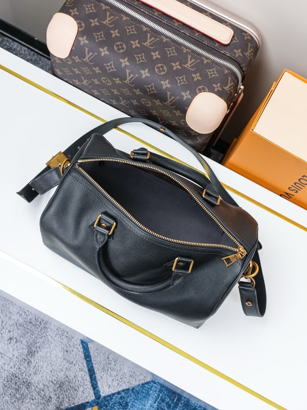 C5260 【Dynamic 163c01 Chip】M24891 Black – Exclusive original model 【Exclusive background footage】 This Speedy Soft 30 handbag features soft cowhide leather in a Low Key style, offering a simple design that makes it an ideal companion for travel. The iconi — image 6