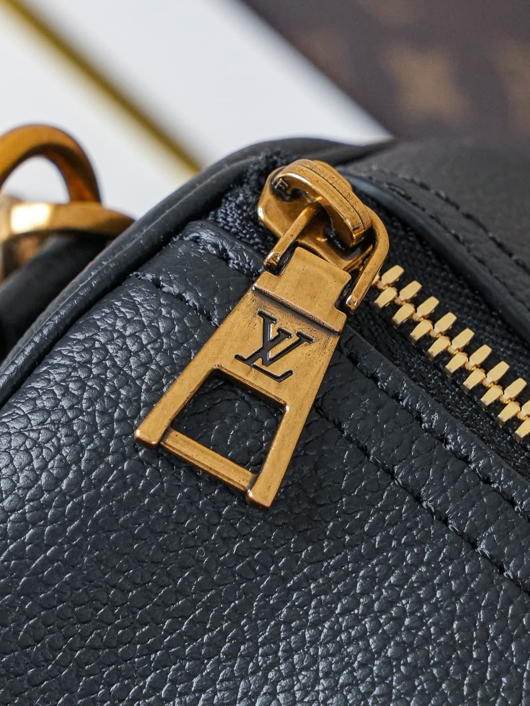 C5260 【Dynamic 163c01 Chip】M24891 Black – Exclusive original model 【Exclusive background footage】 This Speedy Soft 30 handbag features soft cowhide leather in a Low Key style, offering a simple design that makes it an ideal companion for travel. The iconi — image 7