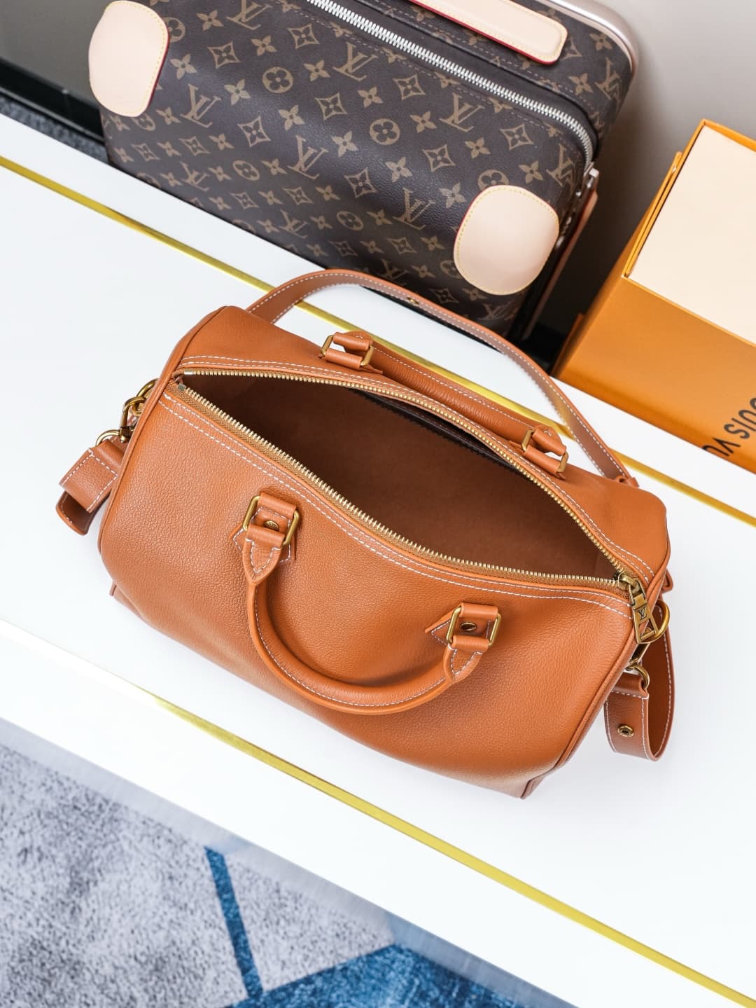 C5259 【Dynamic 163c01 Chip】M24892 Brown – Exclusive original model 【Exclusive background footage】 This Speedy Soft 30 handbag features soft cowhide leather in a Low Key style, with a minimalist design that makes it an ideal companion for travel. The iconi — image 7