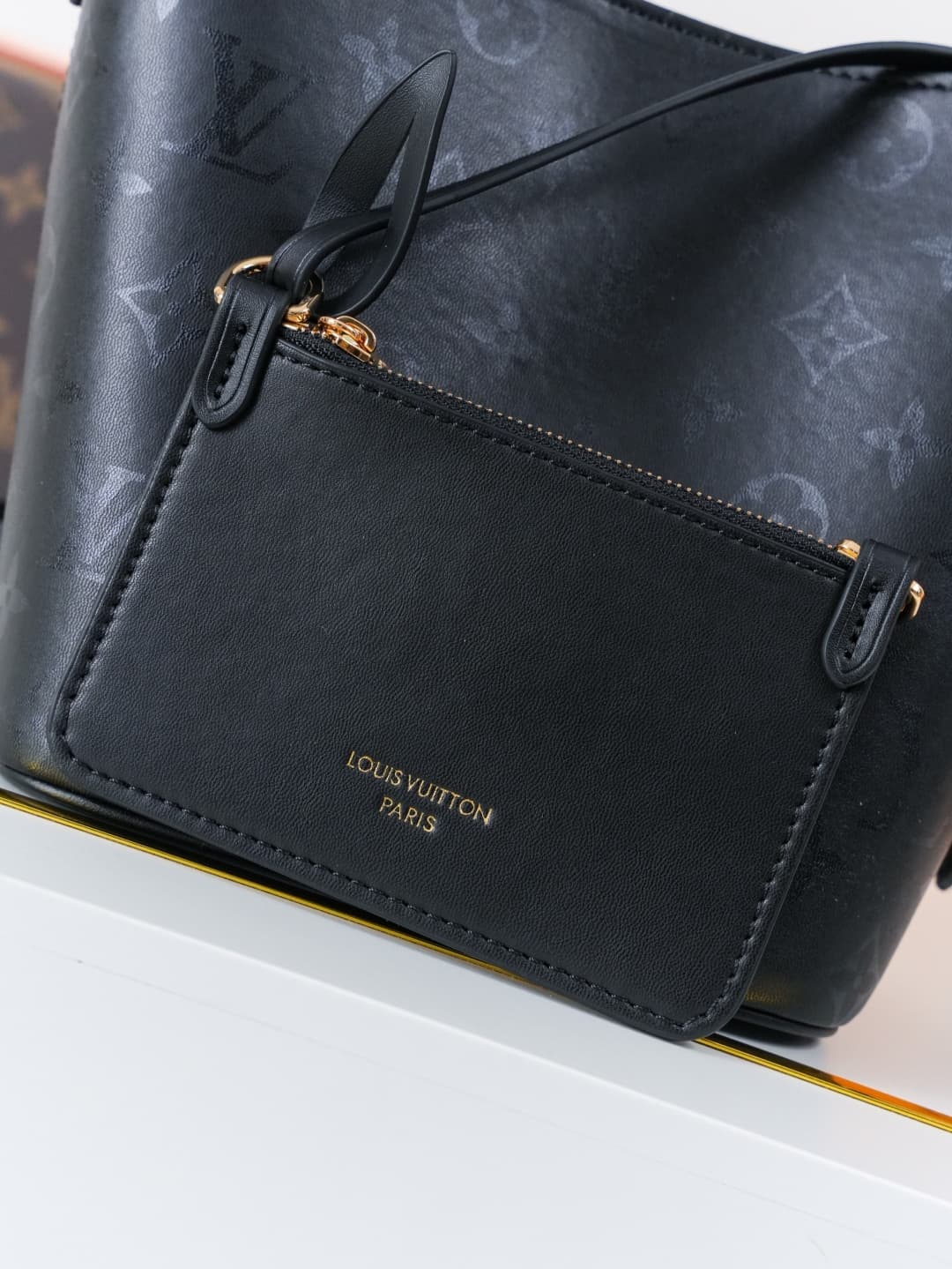 C5109 [Dynamic 163c01 Chip] M3A156 Black Flower – Exclusive original item [Exclusive background footage] This All In BB handbag belongs to the Monogram Ink collection. It features a glossy finish made of fine leather, effectively capturing the interplay o — image 3