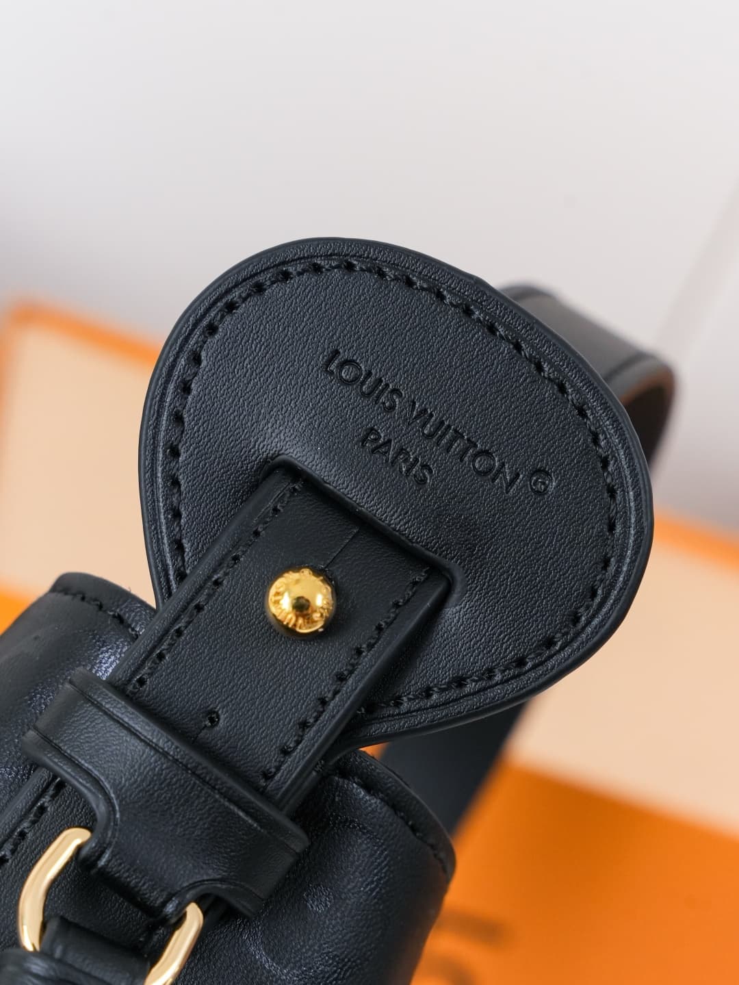 C5109 [Dynamic 163c01 Chip] M3A156 Black Flower – Exclusive original item [Exclusive background footage] This All In BB handbag belongs to the Monogram Ink collection. It features a glossy finish made of fine leather, effectively capturing the interplay o — image 4