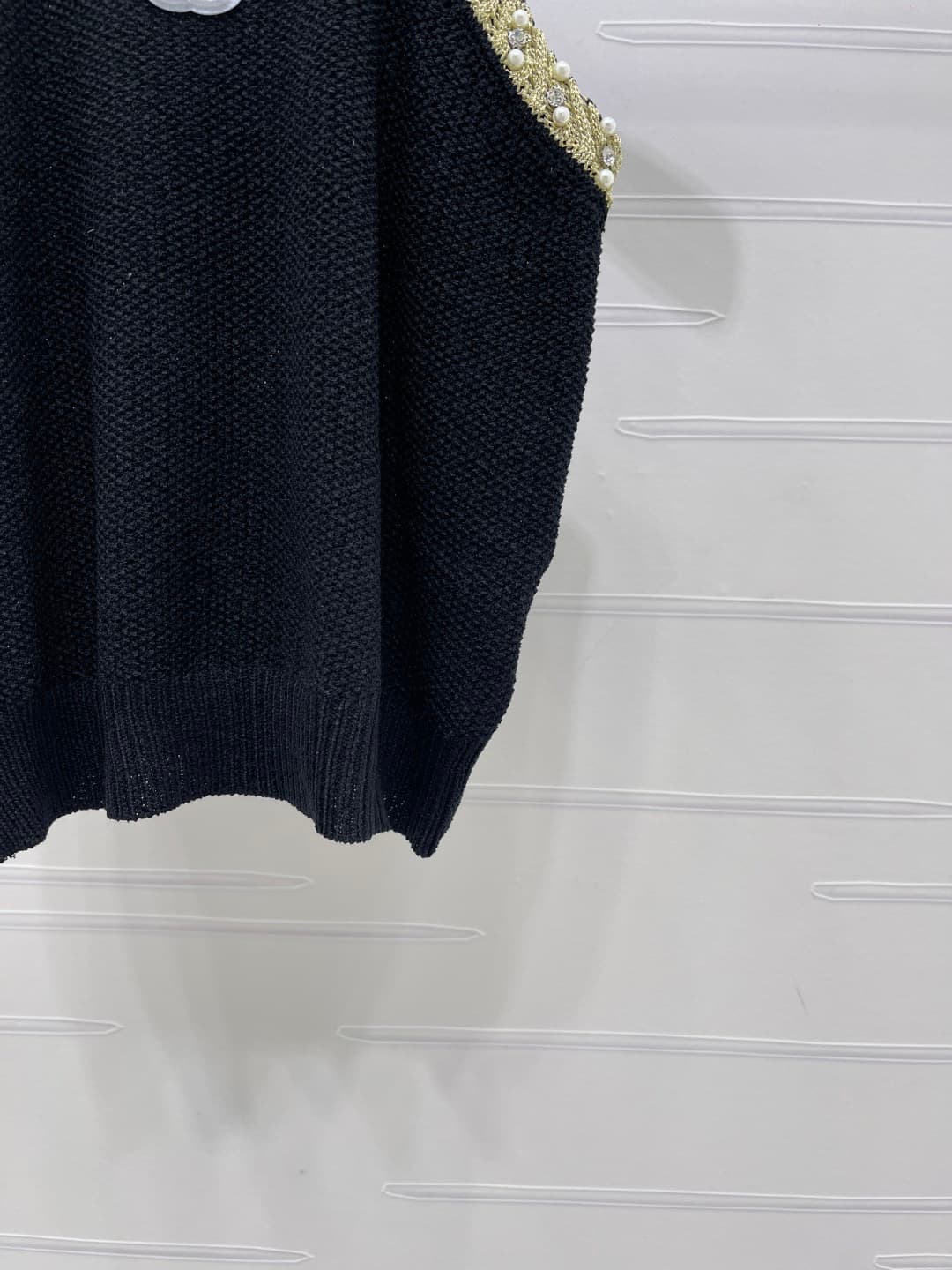 C18456 📣 New high-end collection/series – CHANE* 2026: The latest spring collection! Knitted vest with bead accents on the neck! Made from imported knitted materials for a premium feel, soft and comfortable. The distinctive double C logo on the chest ➕ pl — image 6