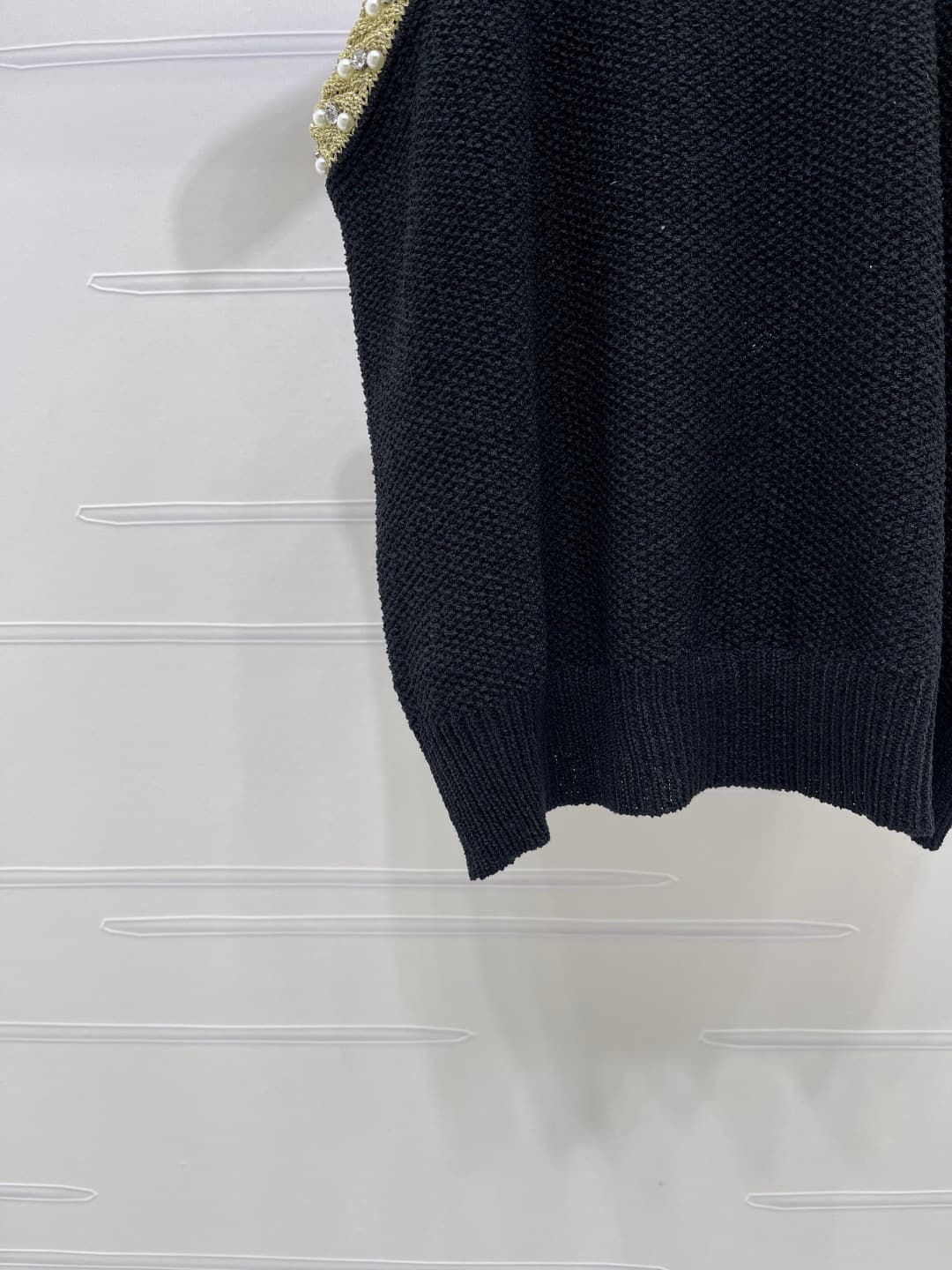 C18456 📣 New high-end collection/series – CHANE* 2026: The latest spring collection! Knitted vest with bead accents on the neck! Made from imported knitted materials for a premium feel, soft and comfortable. The distinctive double C logo on the chest ➕ pl — image 5