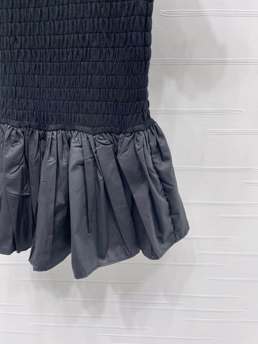 C18443 📣 New high-end collection MiuMi*2026 – the latest spring series! Round-necked short-sleeve dresses! Customized imported materials, with a glossy finish and premium quality. The round-necked short-sleeve design features letter logo decorations, addi — image 6