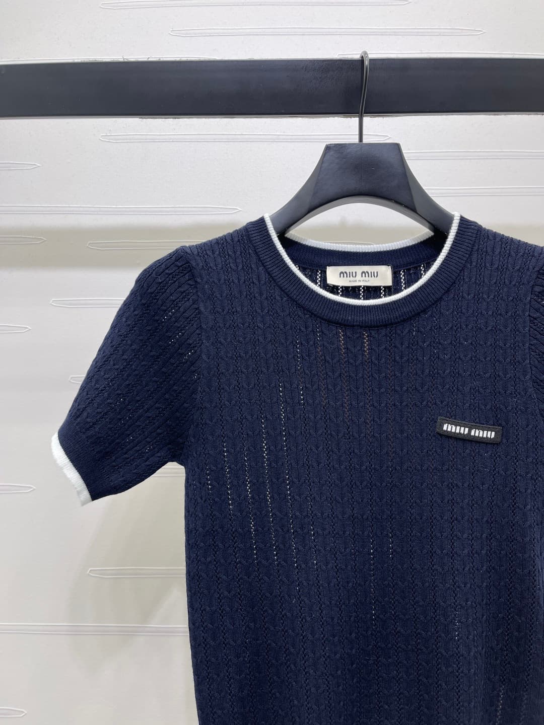 C18480 ❤️pp📣 New high-end products from the original collection – MiuMi* 2026: the latest spring series! Round-necked knitted short sleeves! Made with custom ice-woven yarn, offering a delicate texture and comfortable wear. The round-necked knit shorts fe — image 3