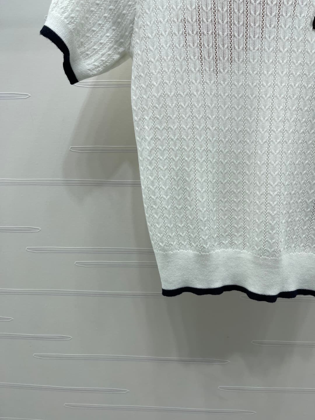 C18481 ❤️pp📣 New high-end products from the original collection – MiuMi* 2026: the latest spring series! Round-necked knitted short sleeves! Made with special ice-woven yarn for a delicate texture and comfortable wear. The round-necked knit shorts feature — image 5