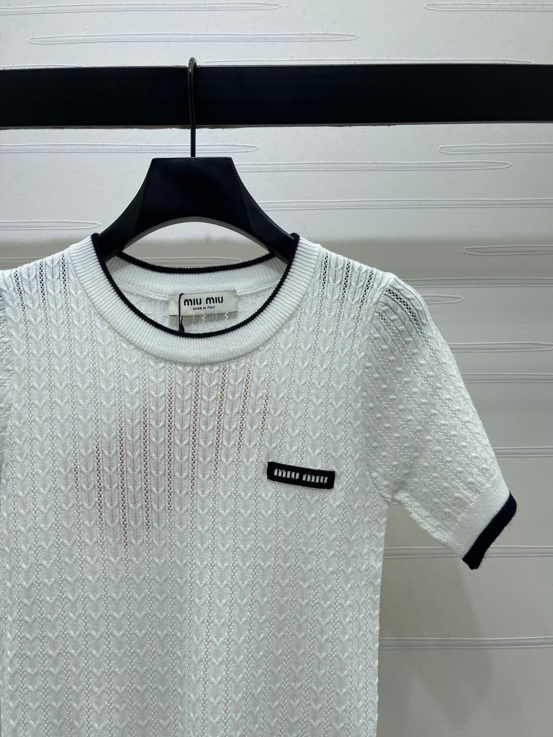 C18481 ❤️pp📣 New high-end products from the original collection – MiuMi* 2026: the latest spring series! Round-necked knitted short sleeves! Made with special ice-woven yarn for a delicate texture and comfortable wear. The round-necked knit shorts feature — image 3