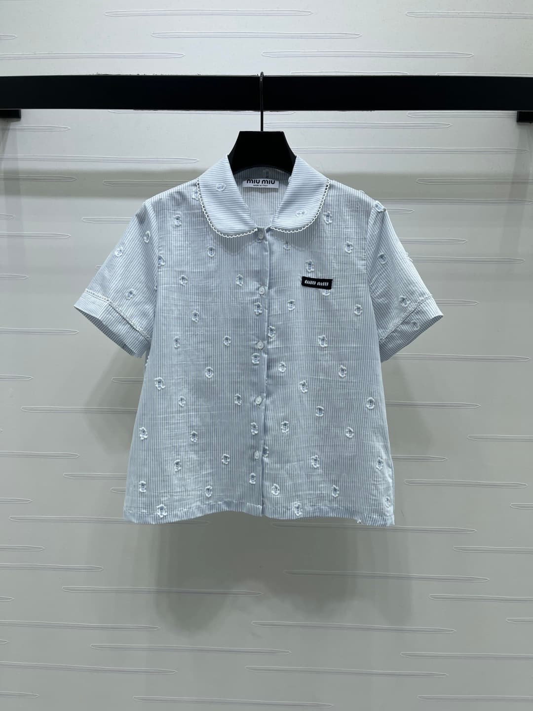 C18620 📣 New high-end collection MiuMi*2026 – the latest spring/summer series!doll collar striped short-sleeve shirt ➕ skirt set! Customized twill cotton material, comfortable and soft; full of stripes with contrasting colors, with a raised fur pattern de — image 2