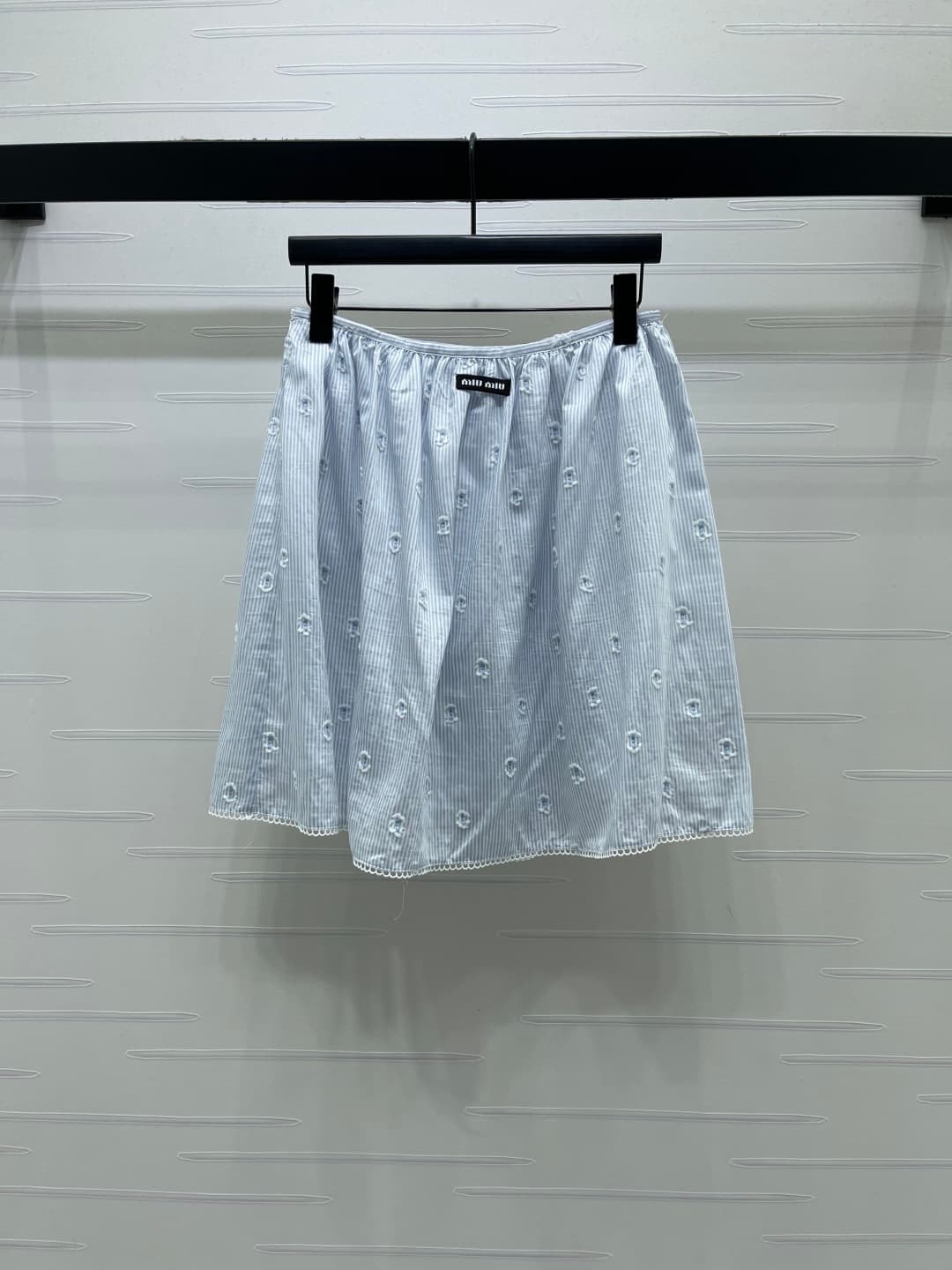 C18620 📣 New high-end collection MiuMi*2026 – the latest spring/summer series!doll collar striped short-sleeve shirt ➕ skirt set! Customized twill cotton material, comfortable and soft; full of stripes with contrasting colors, with a raised fur pattern de — image 7