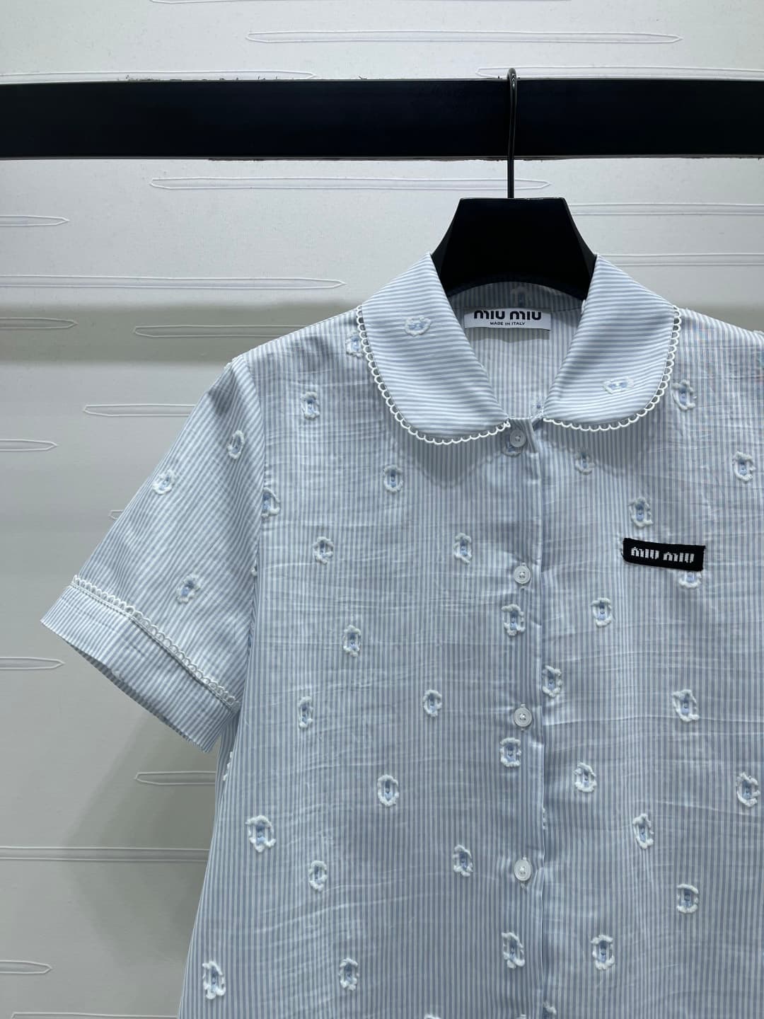C18620 📣 New high-end collection MiuMi*2026 – the latest spring/summer series!doll collar striped short-sleeve shirt ➕ skirt set! Customized twill cotton material, comfortable and soft; full of stripes with contrasting colors, with a raised fur pattern de — image 4