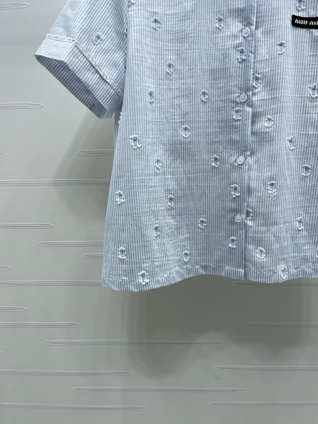 C18620 📣 New high-end collection MiuMi*2026 – the latest spring/summer series!doll collar striped short-sleeve shirt ➕ skirt set! Customized twill cotton material, comfortable and soft; full of stripes with contrasting colors, with a raised fur pattern de — image 5