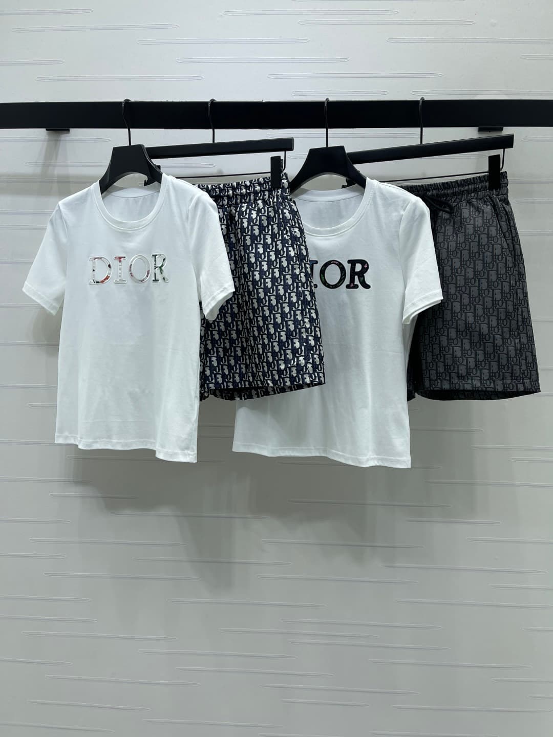 C18622 📣 New high-end collection! Dio* 2026 spring/summer collection! Embroidered top and patterned shorts set! Customized twill cotton➕ patterned material; standard short-sleeve tops with elastic, comfortable and breathable; highlights brand style. Soft  — image 1
