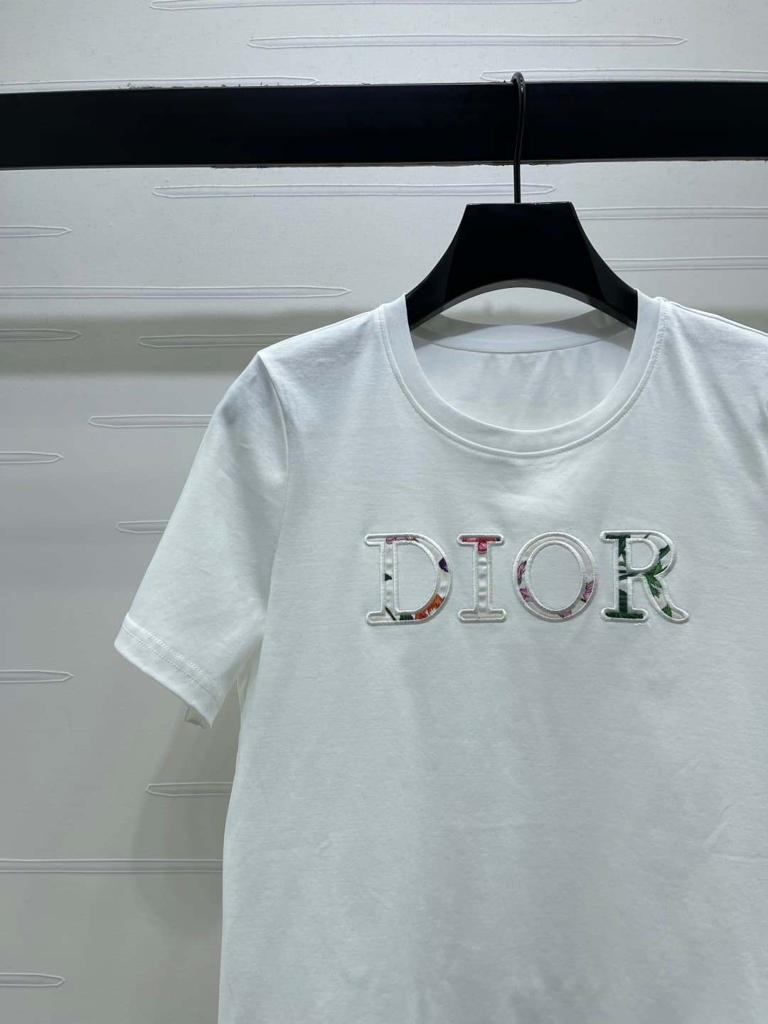 C18622 📣 New high-end collection! Dio* 2026 spring/summer collection! Embroidered top and patterned shorts set! Customized twill cotton➕ patterned material; standard short-sleeve tops with elastic, comfortable and breathable; highlights brand style. Soft  — image 4