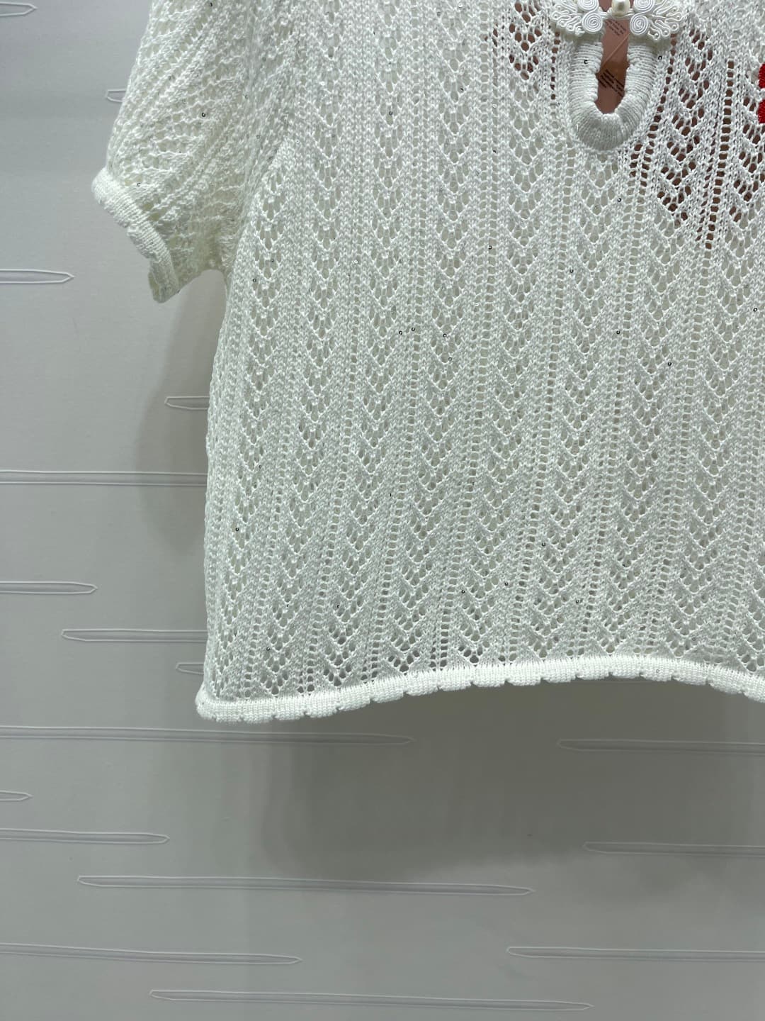C18486 📣 New high-end collection MiuMi*2026 – the latest spring series! Round-neck knitted short sleeves! Made from custom cotton wool yarn for a delicate texture and comfortable feel. Round-neck short-sleeve design with button decorations and pearl embel — image 5