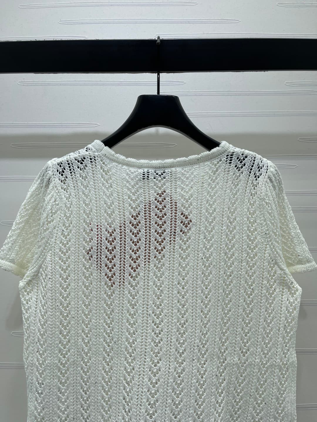 C18486 📣 New high-end collection MiuMi*2026 – the latest spring series! Round-neck knitted short sleeves! Made from custom cotton wool yarn for a delicate texture and comfortable feel. Round-neck short-sleeve design with button decorations and pearl embel — image 7