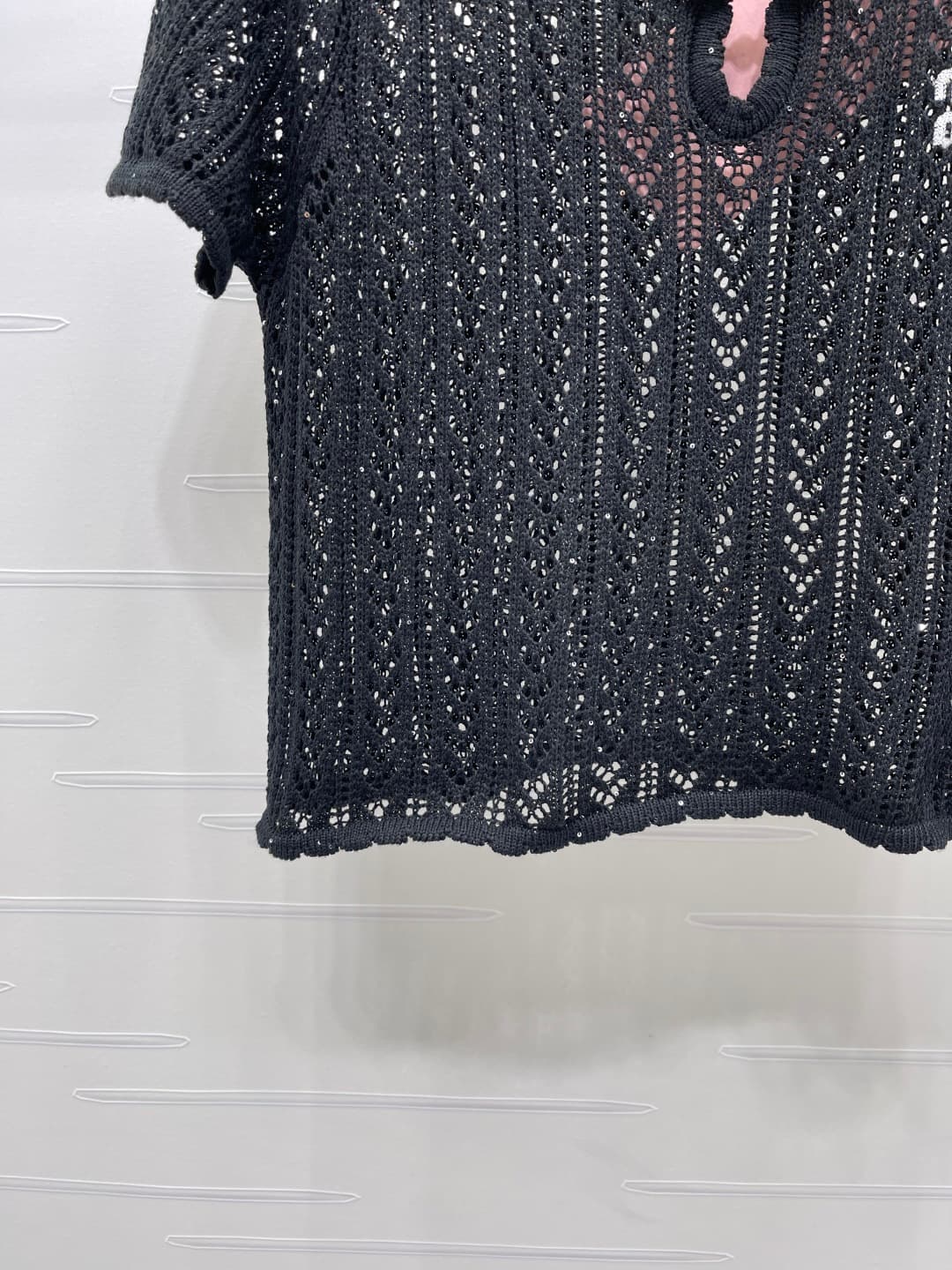 C18485 📣 New high-end collection MiuMi*2026 – the latest spring series! Round-neck knitted short sleeves! Crafted with custom cotton wool yarn for a delicate texture and comfort. Round-neck short-sleeve design with button decorations and pearl embellishme — image 5
