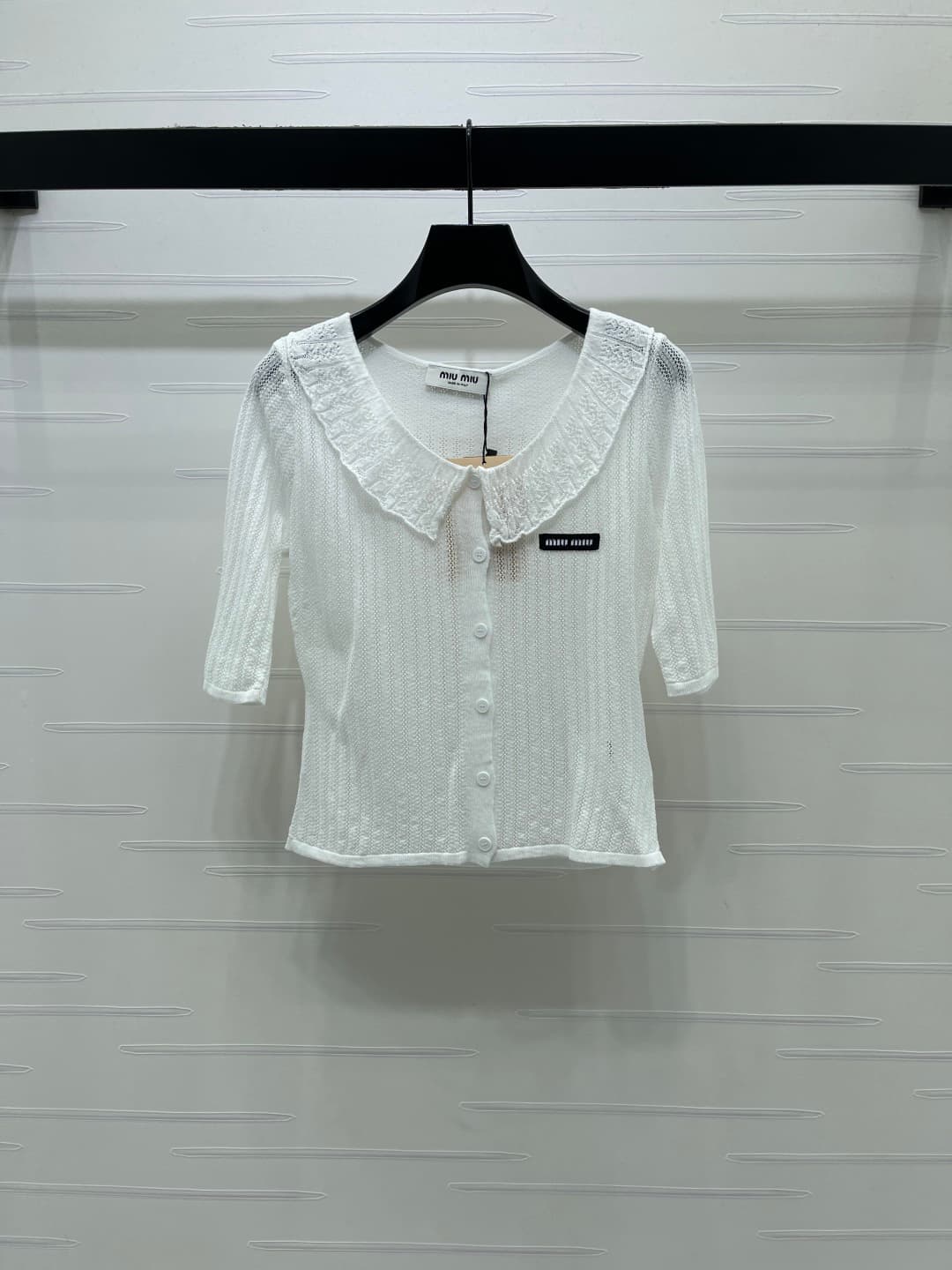 C18614 📣 New high-end collection/series – the latest spring collection by MiuMi*2026! Pullover short-sleeve top with front opening! Made from imported yarn, offering premium quality and comfort. The front opening design features buttons on all sides, with — image 2