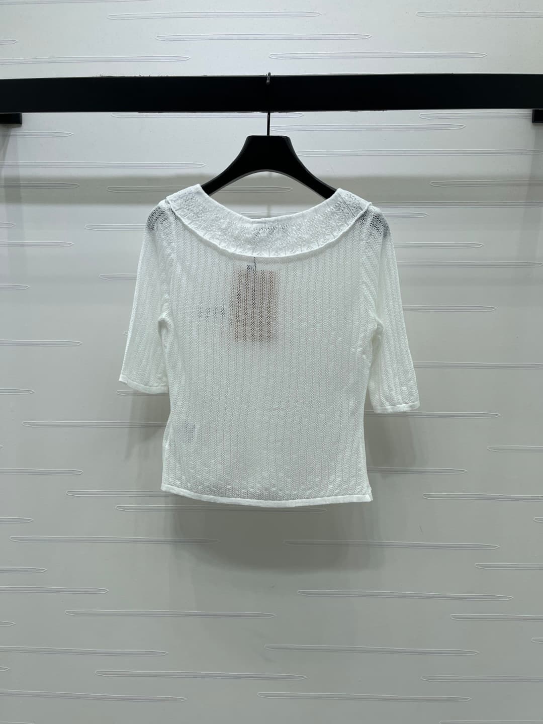 C18614 📣 New high-end collection/series – the latest spring collection by MiuMi*2026! Pullover short-sleeve top with front opening! Made from imported yarn, offering premium quality and comfort. The front opening design features buttons on all sides, with — image 8