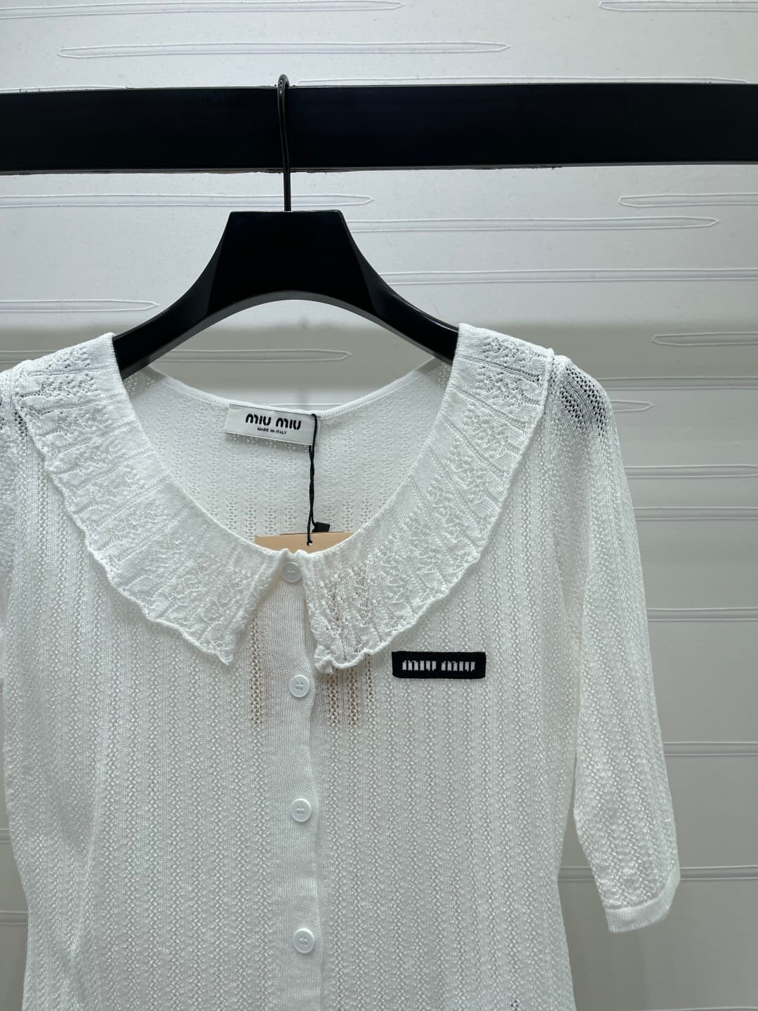 C18614 📣 New high-end collection/series – the latest spring collection by MiuMi*2026! Pullover short-sleeve top with front opening! Made from imported yarn, offering premium quality and comfort. The front opening design features buttons on all sides, with — image 3