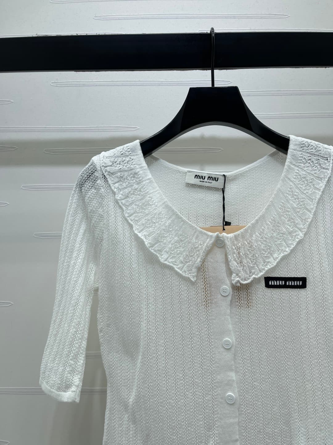 C18614 📣 New high-end collection/series – the latest spring collection by MiuMi*2026! Pullover short-sleeve top with front opening! Made from imported yarn, offering premium quality and comfort. The front opening design features buttons on all sides, with — image 4