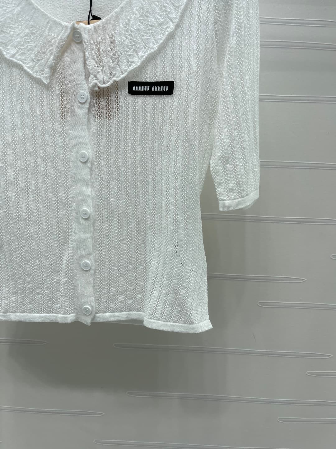 C18614 📣 New high-end collection/series – the latest spring collection by MiuMi*2026! Pullover short-sleeve top with front opening! Made from imported yarn, offering premium quality and comfort. The front opening design features buttons on all sides, with — image 6