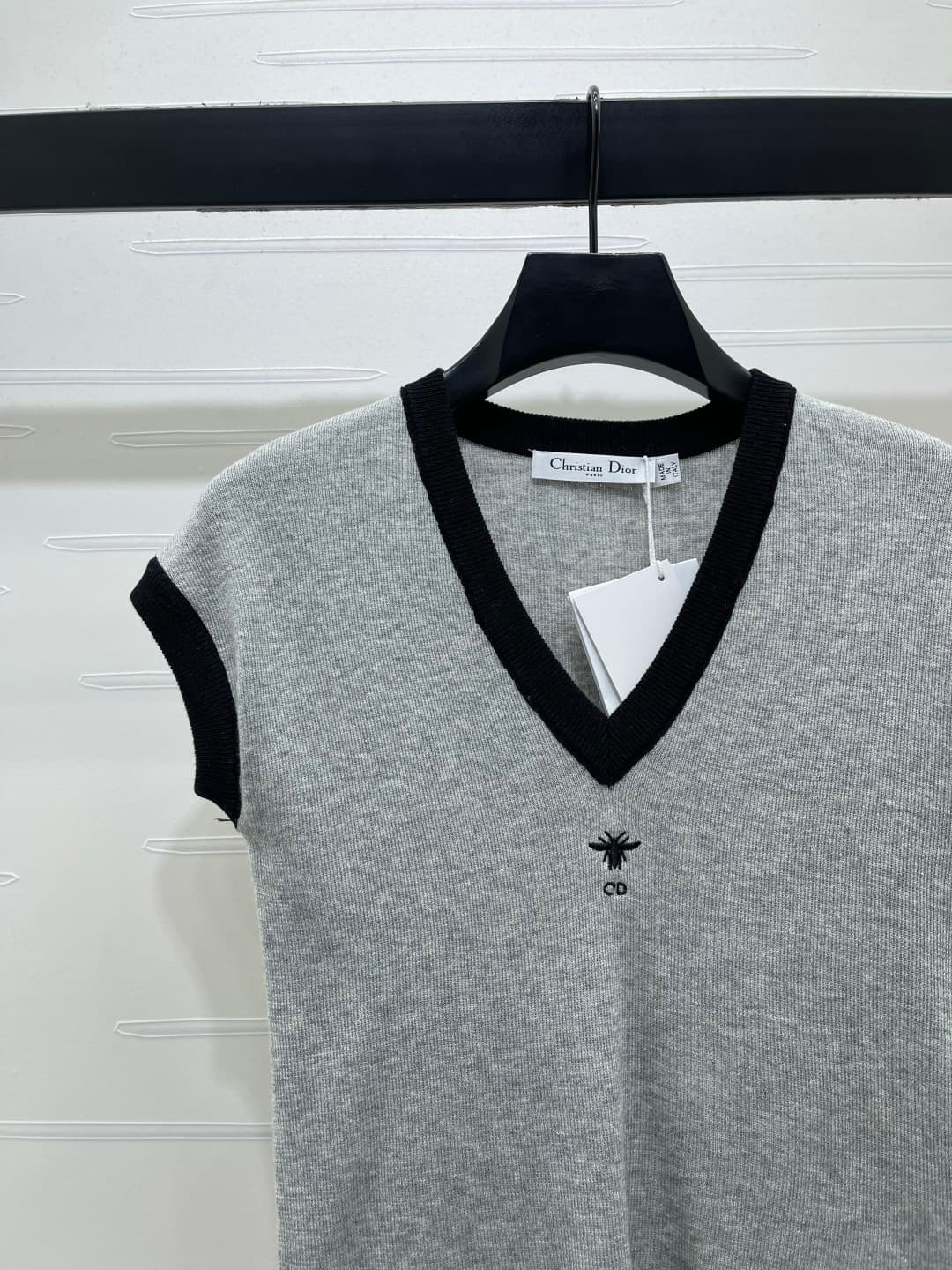 C18617 📣 New high-end collection! The latest spring/summer series from Dio*2026! Colorful V-neck knitted short sleeves! Customized imported silk-wool material – lightweight, breathable, soft and comfortable. Full vertical knitting pattern with elastic fab — image 3