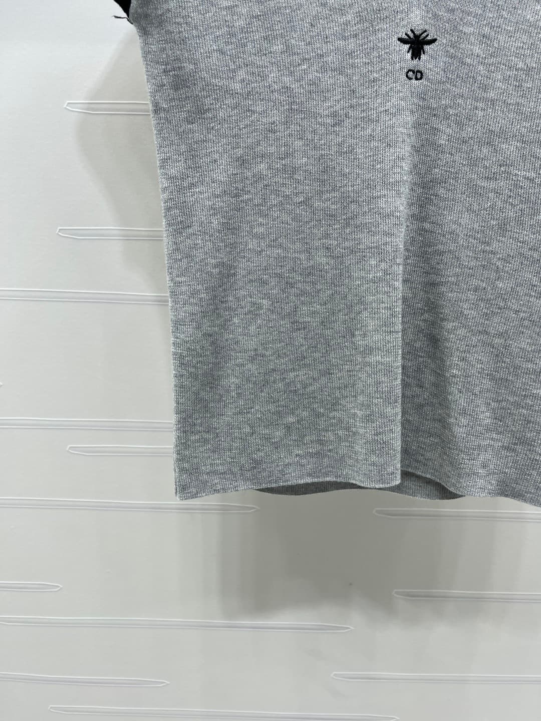 C18617 📣 New high-end collection! The latest spring/summer series from Dio*2026! Colorful V-neck knitted short sleeves! Customized imported silk-wool material – lightweight, breathable, soft and comfortable. Full vertical knitting pattern with elastic fab — image 5