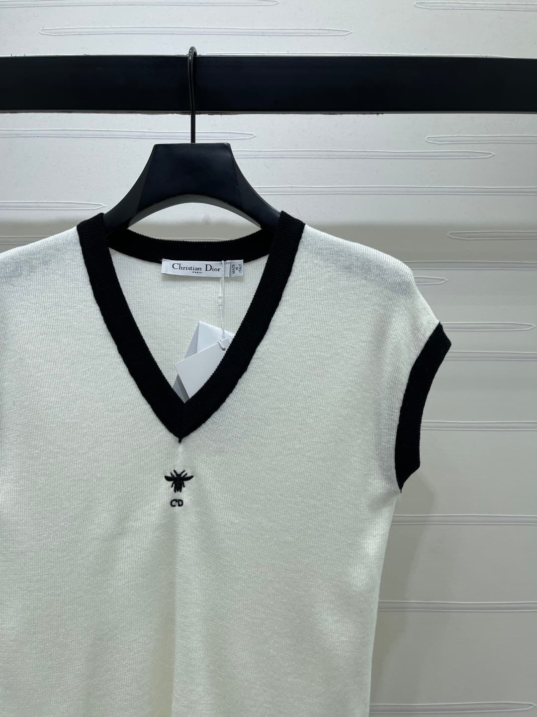 C18618 📣 New high-end collection/series – the latest spring collection by Dio*2026! Colorful V-neck knitted short sleeves! Customized imported silk-fiber material – lightweight, breathable, soft and comfortable. Vertical knitting pattern throughout the bo — image 3
