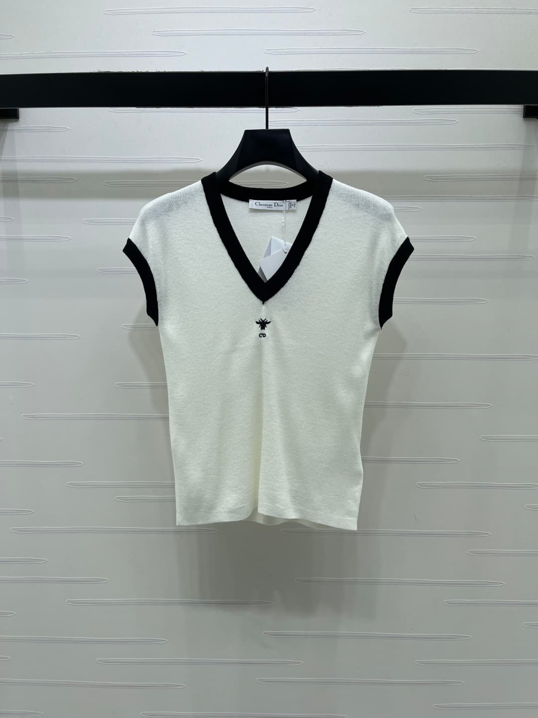 C18618 📣 New high-end collection/series – the latest spring collection by Dio*2026! Colorful V-neck knitted short sleeves! Customized imported silk-fiber material – lightweight, breathable, soft and comfortable. Vertical knitting pattern throughout the bo — image 2