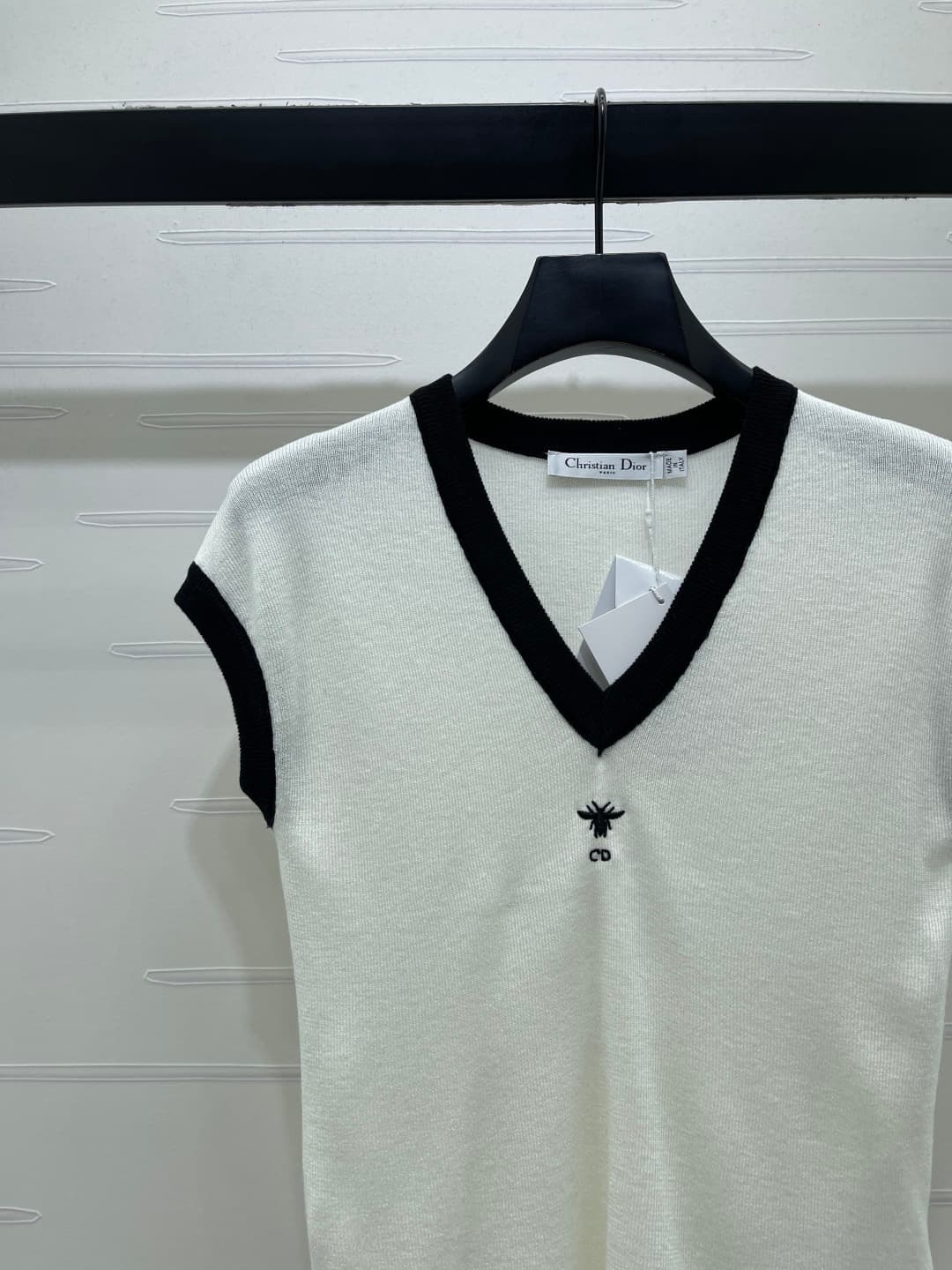 C18618 📣 New high-end collection/series – the latest spring collection by Dio*2026! Colorful V-neck knitted short sleeves! Customized imported silk-fiber material – lightweight, breathable, soft and comfortable. Vertical knitting pattern throughout the bo — image 4
