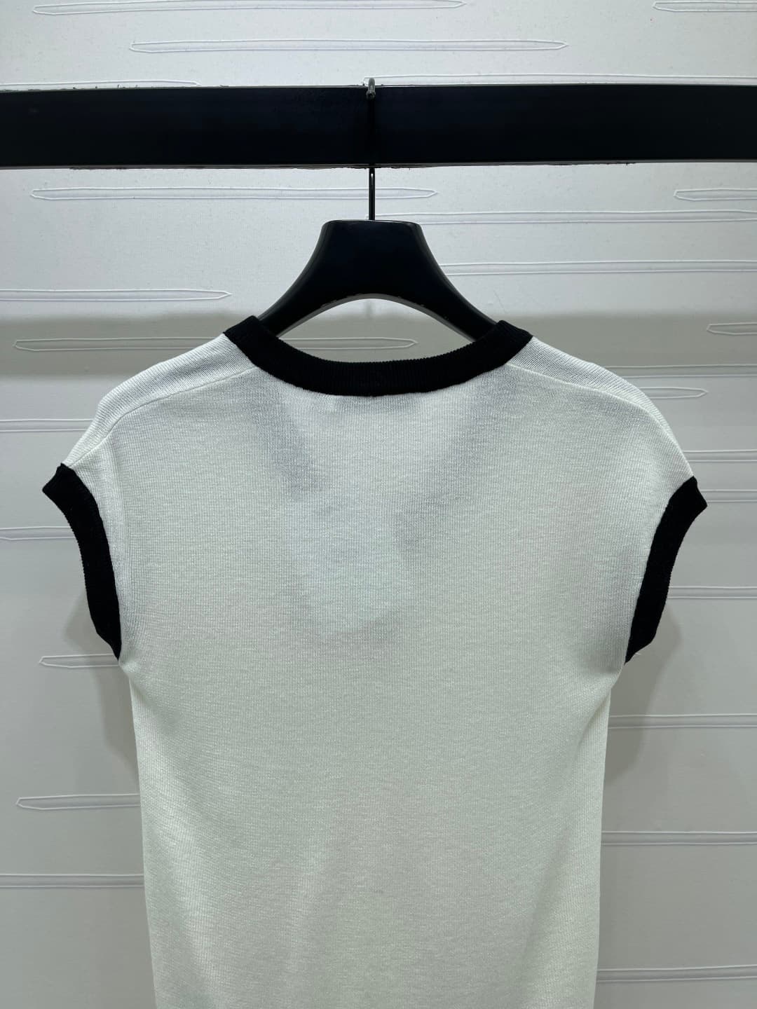 C18618 📣 New high-end collection/series – the latest spring collection by Dio*2026! Colorful V-neck knitted short sleeves! Customized imported silk-fiber material – lightweight, breathable, soft and comfortable. Vertical knitting pattern throughout the bo — image 7