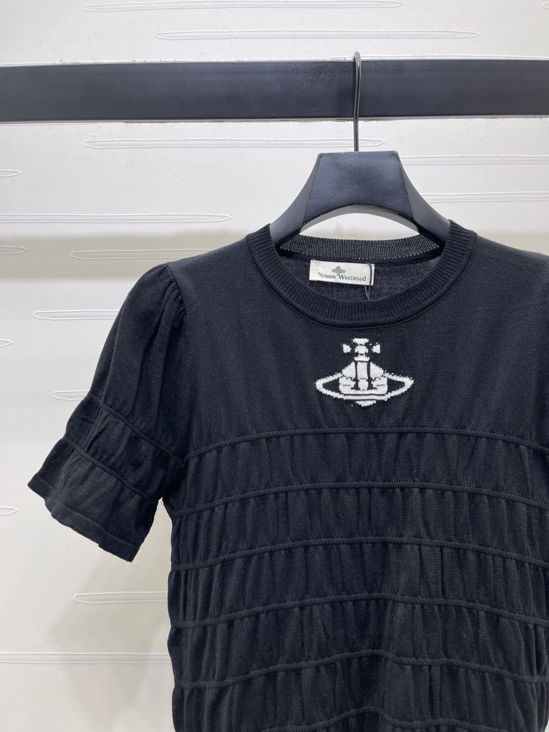 C18606 📣 New high-end collection from VivieneWestwoo* 2026 – the latest spring/summer series! Knit short sleeves with a bubbly texture! Made using custom cotton wool yarn for a delicate and comfortable feel. Round neck knit short sleeves with a large, bou — image 4
