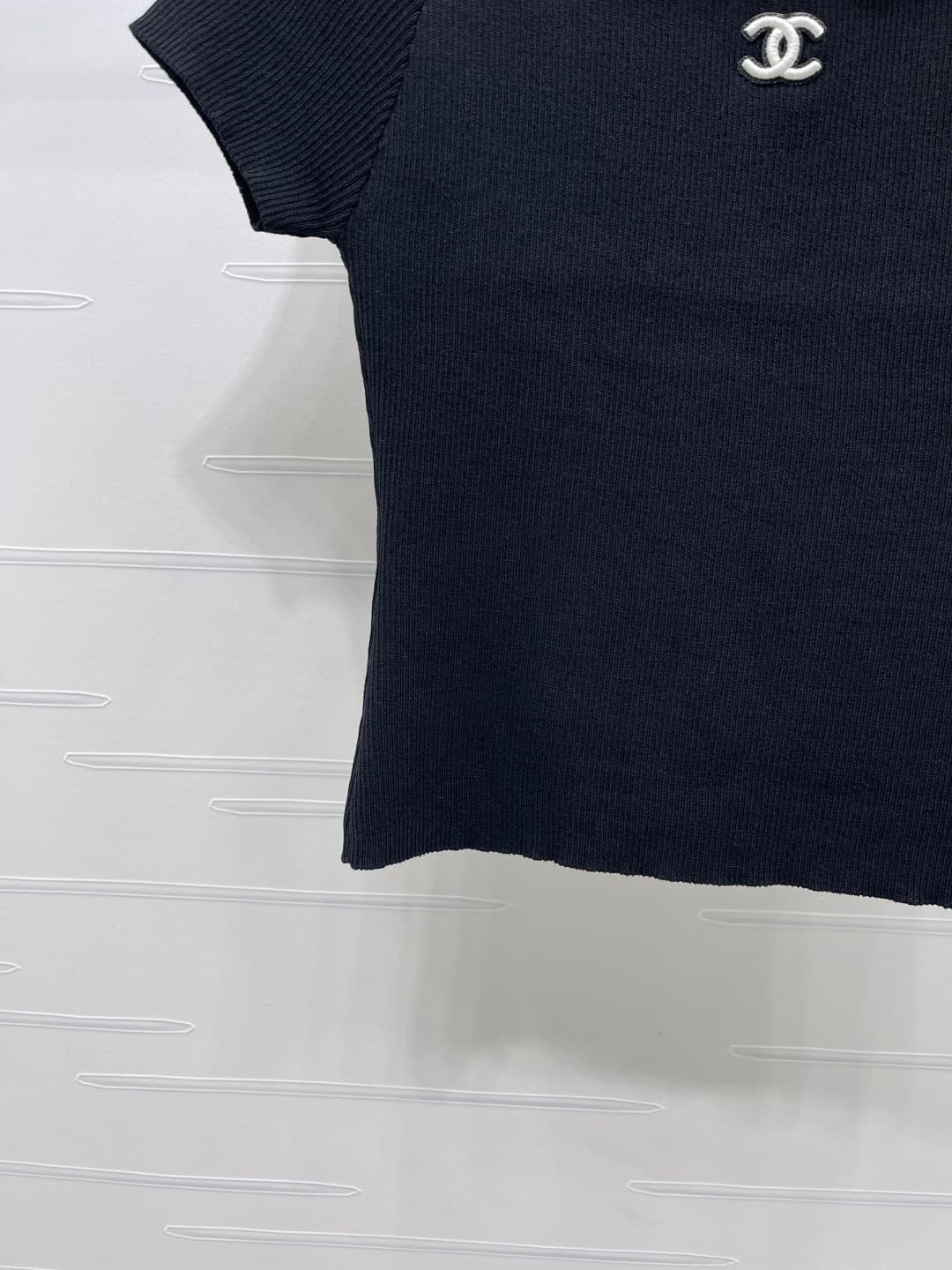 C18487 📣 New high-end vintage/retro items from the latest CHANE* 2026 spring collection! Short sleeves made of net fabric with lace trim! Crafted using imported yarns for a delicate texture and comfort. The tailored short sleeves feature a vertical textur — image 5