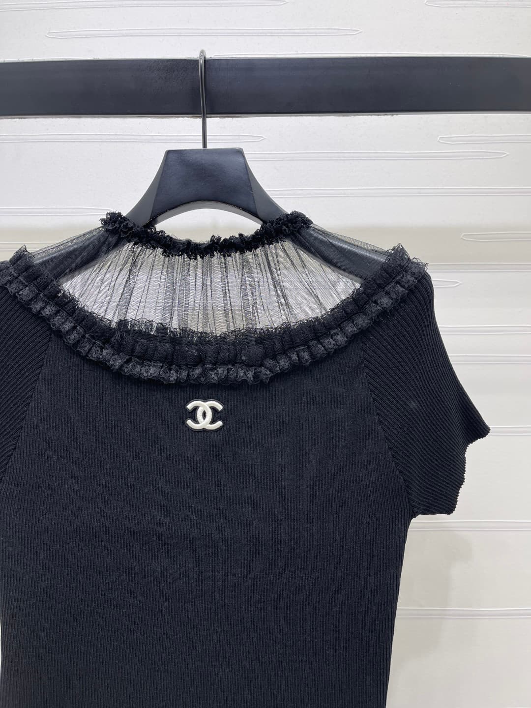 C18487 📣 New high-end vintage/retro items from the latest CHANE* 2026 spring collection! Short sleeves made of net fabric with lace trim! Crafted using imported yarns for a delicate texture and comfort. The tailored short sleeves feature a vertical textur — image 2