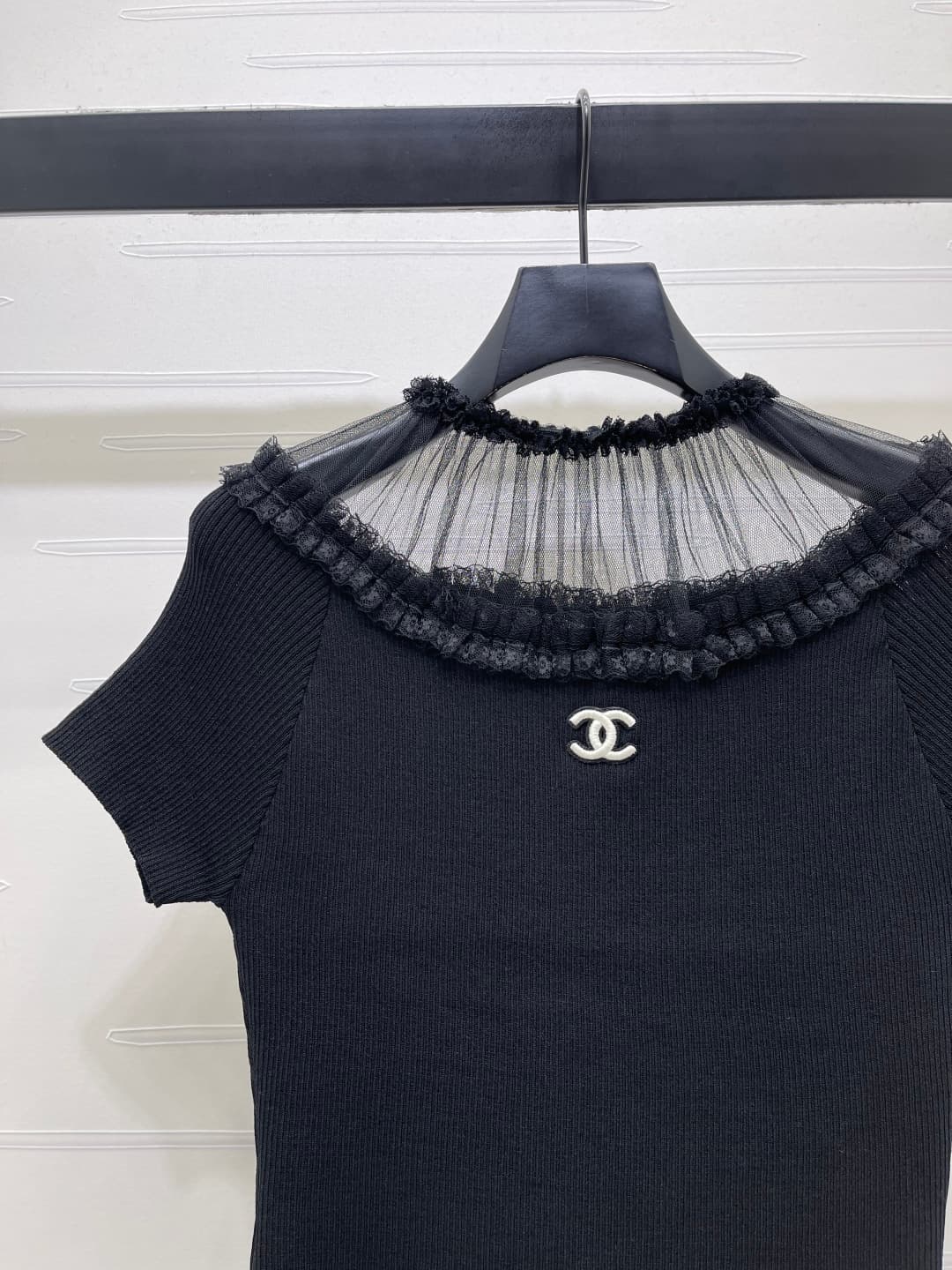 C18487 📣 New high-end vintage/retro items from the latest CHANE* 2026 spring collection! Short sleeves made of net fabric with lace trim! Crafted using imported yarns for a delicate texture and comfort. The tailored short sleeves feature a vertical textur — image 3
