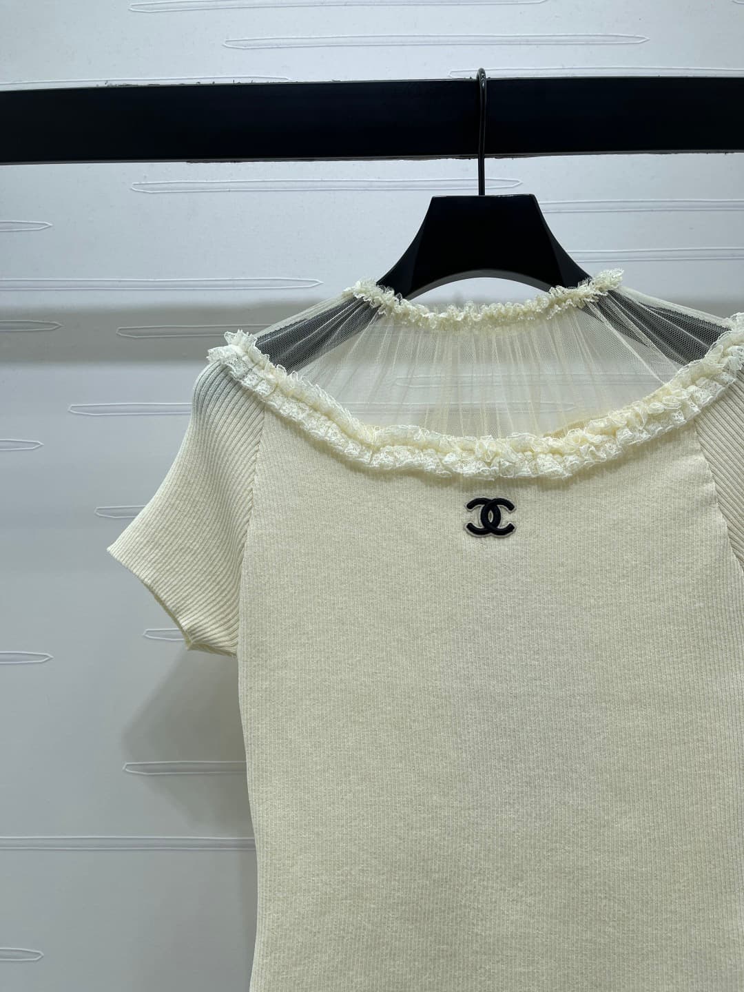 C18488 📣 New vintage/retro high-end products! CHANE* 2026 – the latest spring collection! Short sleeves made of net fabric with lace trim! Crafted using imported yarn for a smooth, comfortable texture. The cut of the short sleeves features vertical stripe — image 4